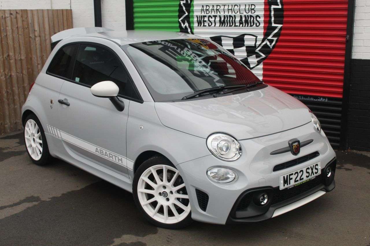 2022 ABARTH 695 2022 ABARTH 695