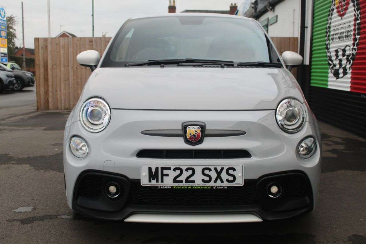 2022 ABARTH 695 2022 ABARTH 695
