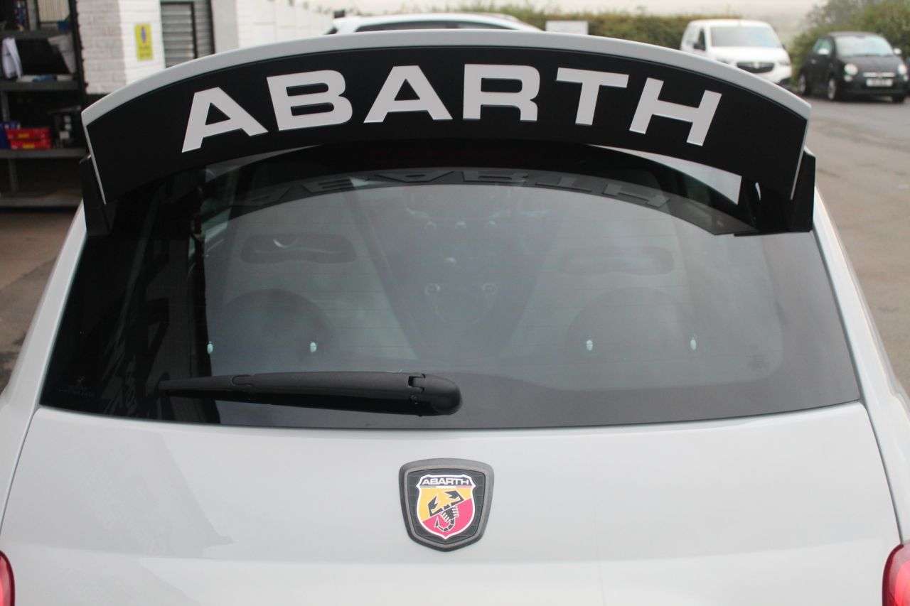 2022 ABARTH 695 2022 ABARTH 695