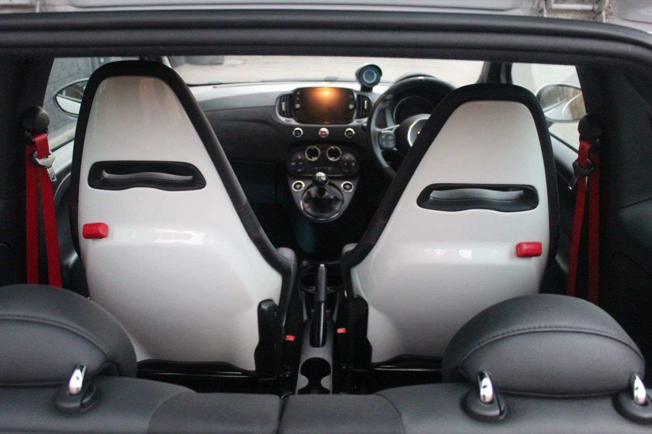 2022 ABARTH 695 2022 ABARTH 695