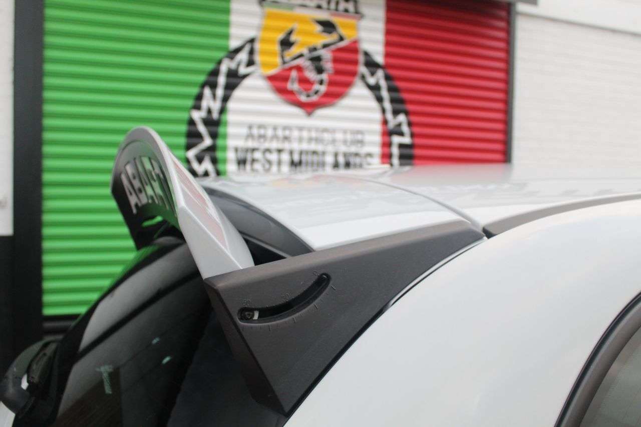 2022 ABARTH 695 2022 ABARTH 695