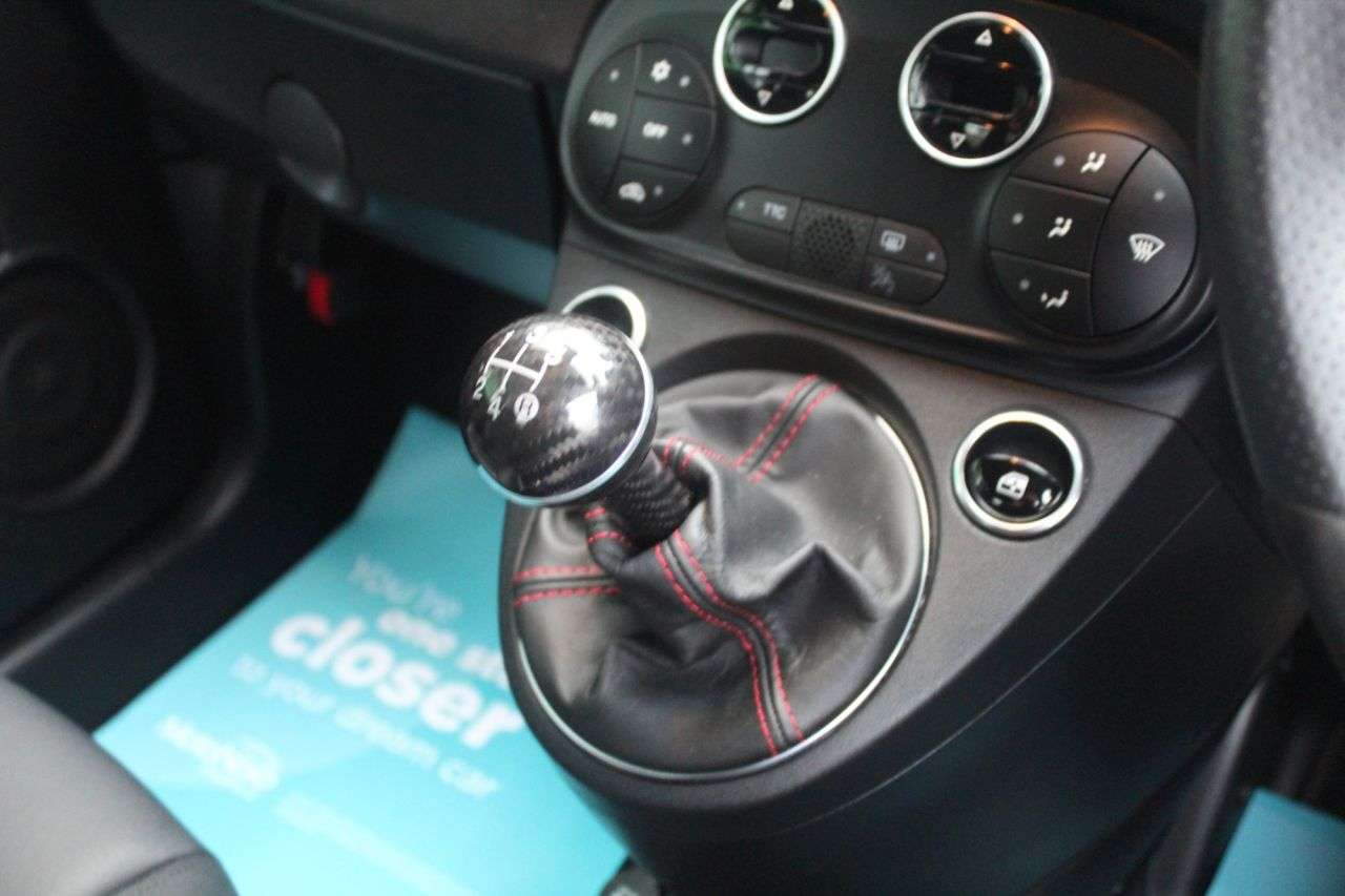 2022 ABARTH 695 2022 ABARTH 695