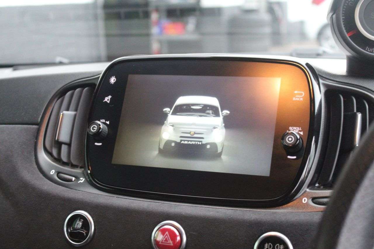 2022 ABARTH 695 2022 ABARTH 695