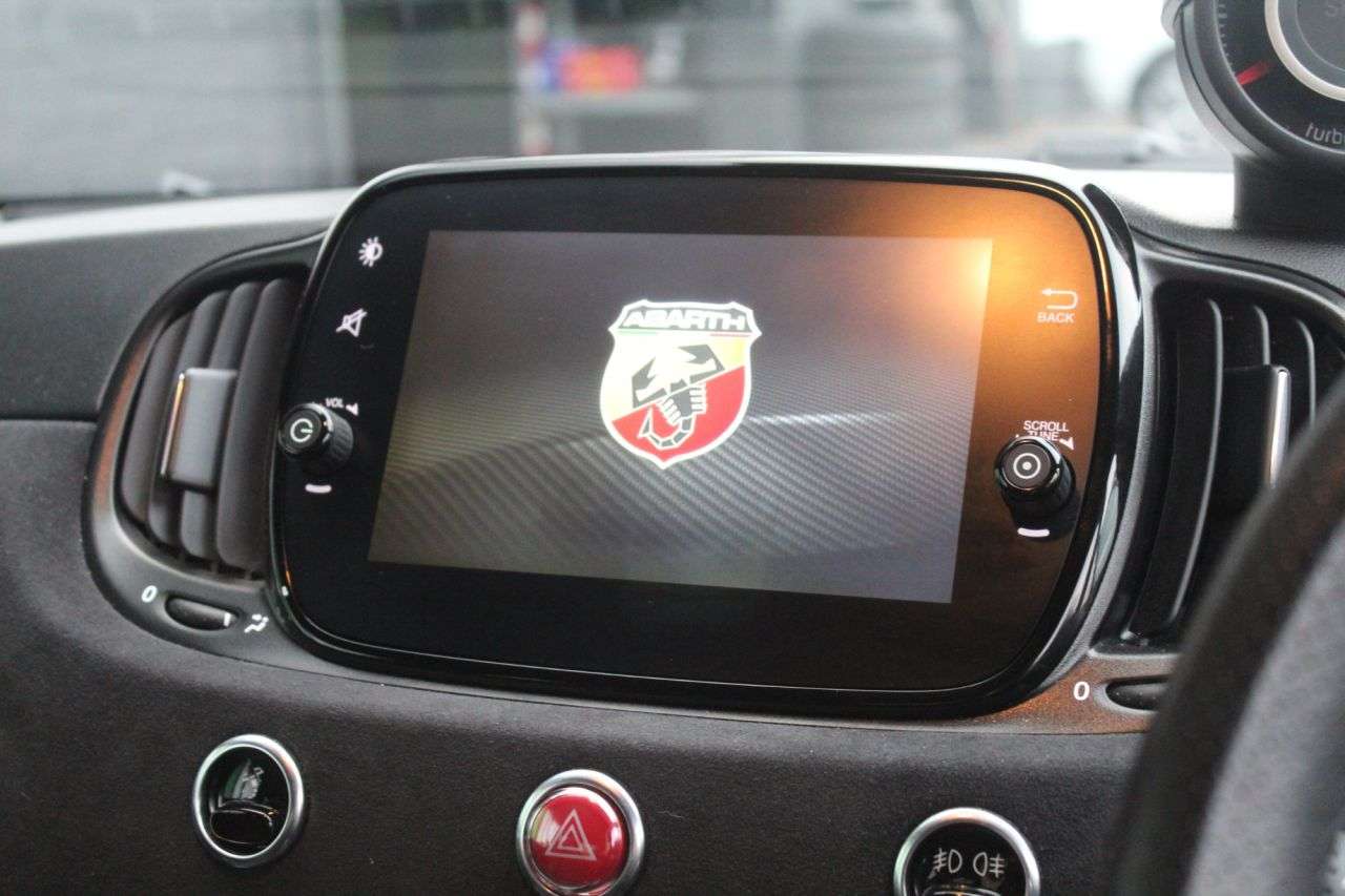 2022 ABARTH 695 2022 ABARTH 695