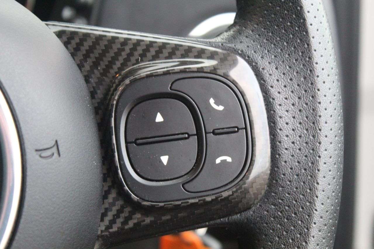 2022 ABARTH 695 2022 ABARTH 695