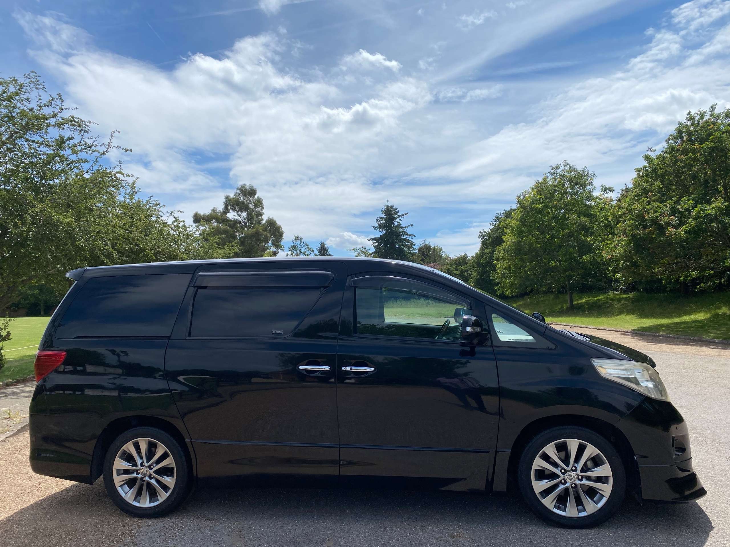 A 2010 TOYOTA ALPHARD 240S 2.4 Premium Selection II Petrol 7 Seats MPV A 2010 TOYOTA ALPHARD 240S 2.4 Premium Selection II Petrol 7 Seats MPV