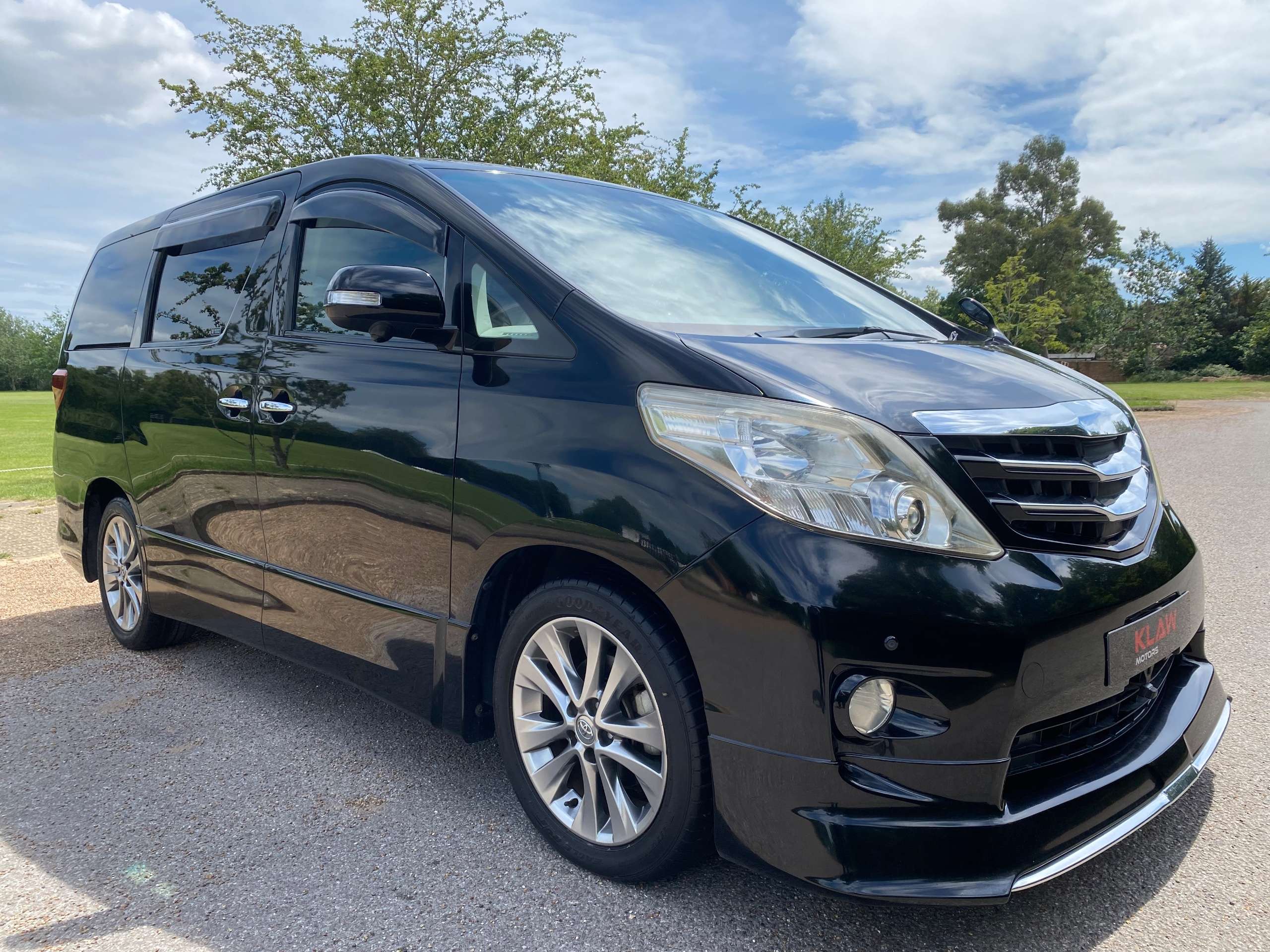 A 2010 TOYOTA ALPHARD 240S 2.4 Premium Selection II Petrol 7 Seats MPV A 2010 TOYOTA ALPHARD 240S 2.4 Premium Selection II Petrol 7 Seats MPV