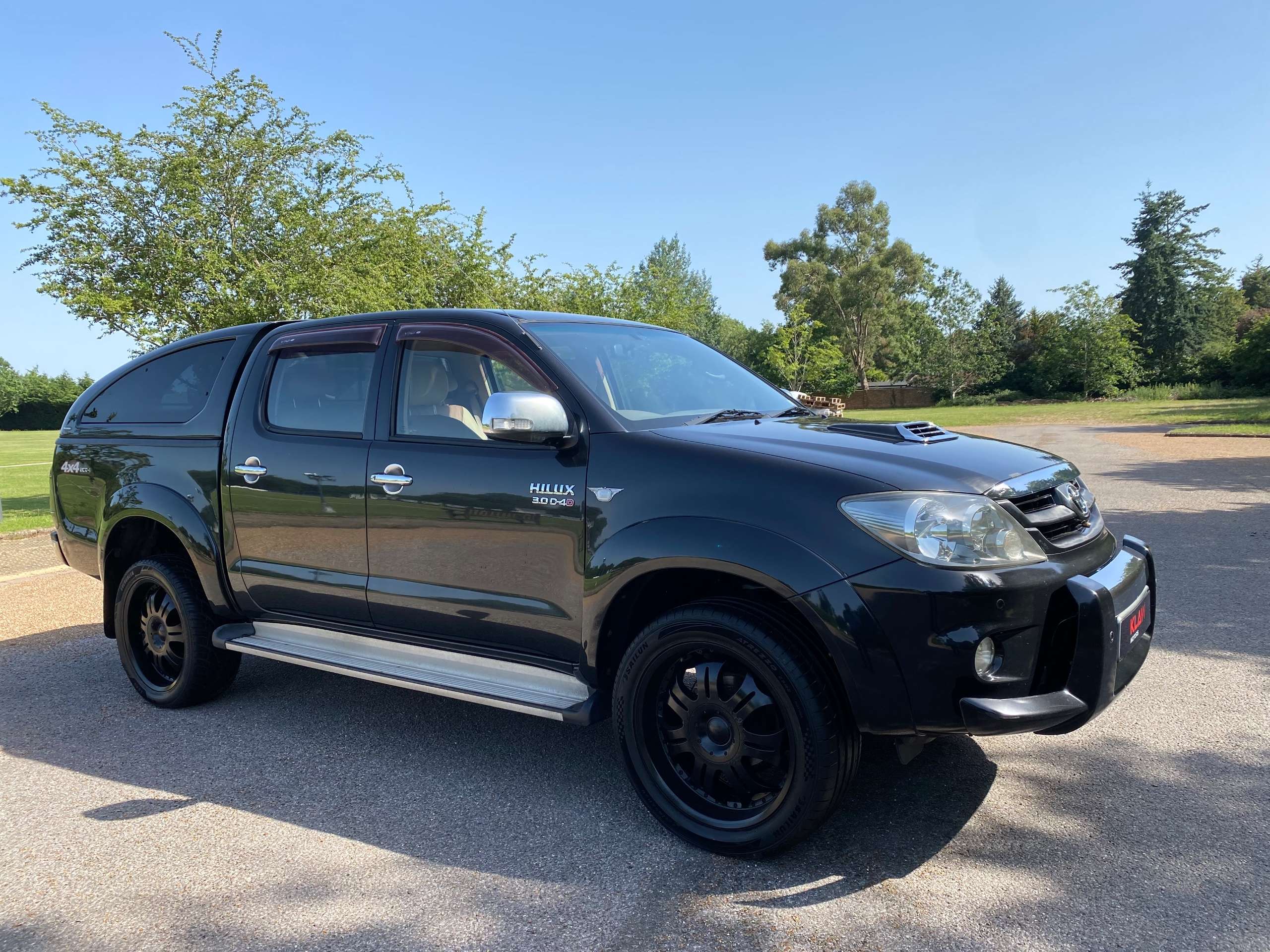 A 2007 TOYOTA HILUX G Vigo Pickup D-4D 4WD Invincible 3.0 Diesel Automatic Double Cab 4dr A 2007 TOYOTA HILUX G Vigo Pickup D-4D 4WD Invincible 3.0 Diesel Automatic Double Cab 4dr