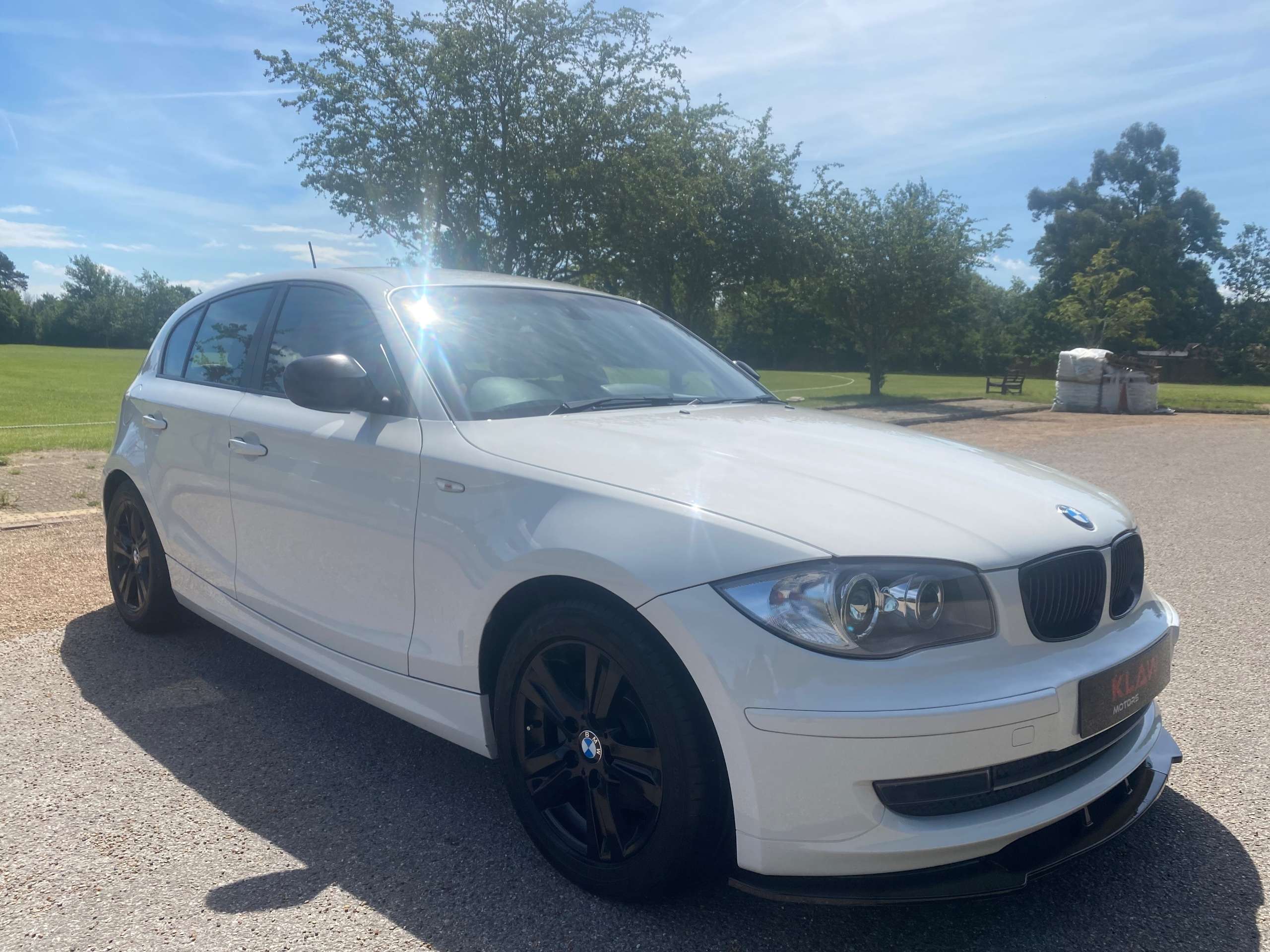 A 2010 BMW 1 SERIES 120i E87 Facelift SE Automatic 2.0 Petrol 5dr(s/s) Euro 5 A 2010 BMW 1 SERIES 120i E87 Facelift SE Automatic 2.0 Petrol 5dr(s/s) Euro 5