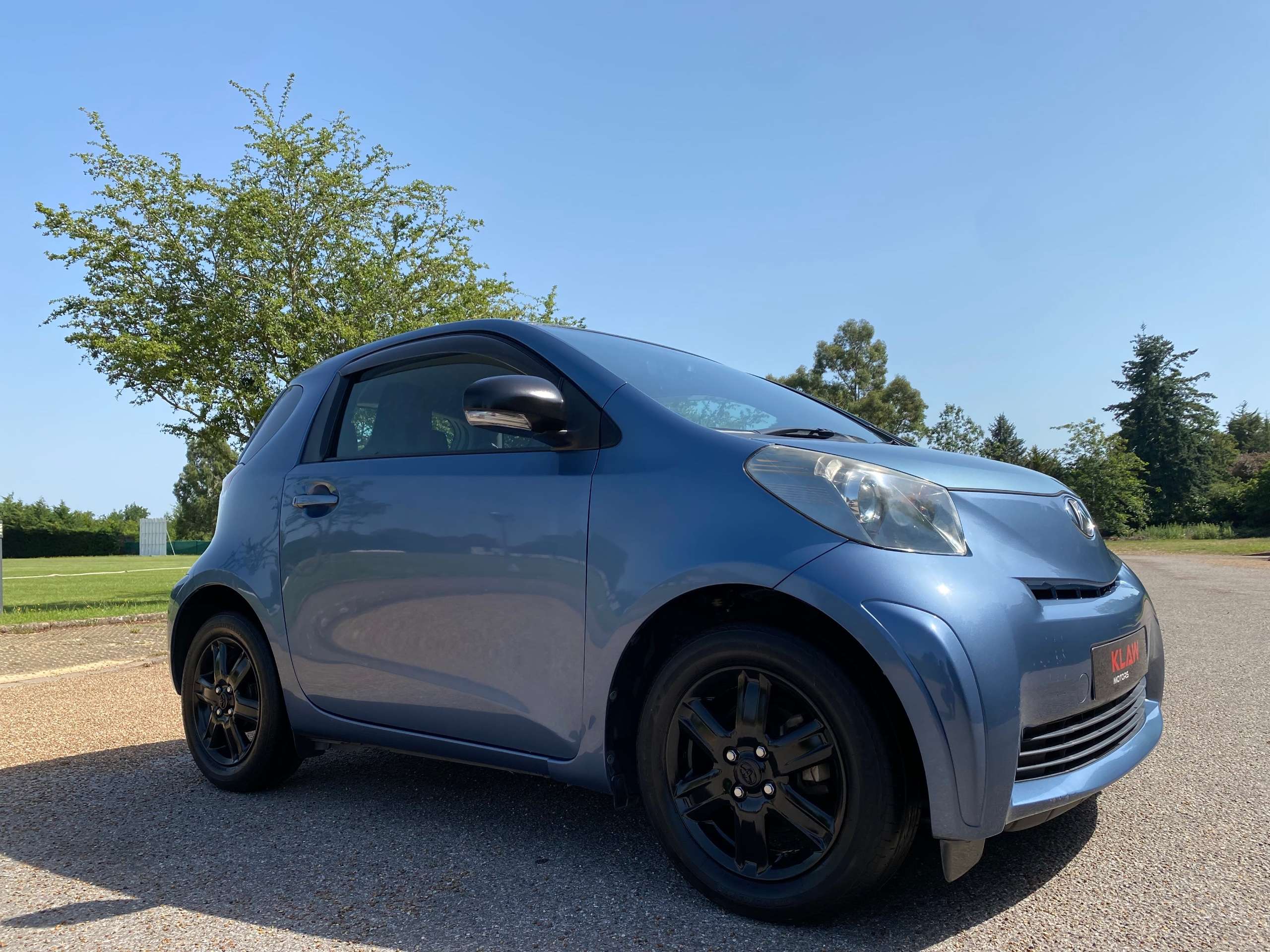 A 2010 TOYOTA IQ 100G Leather Package 1.0 VVT-i Automatic 3dr Petrol A 2010 TOYOTA IQ 100G Leather Package 1.0 VVT-i Automatic 3dr Petrol