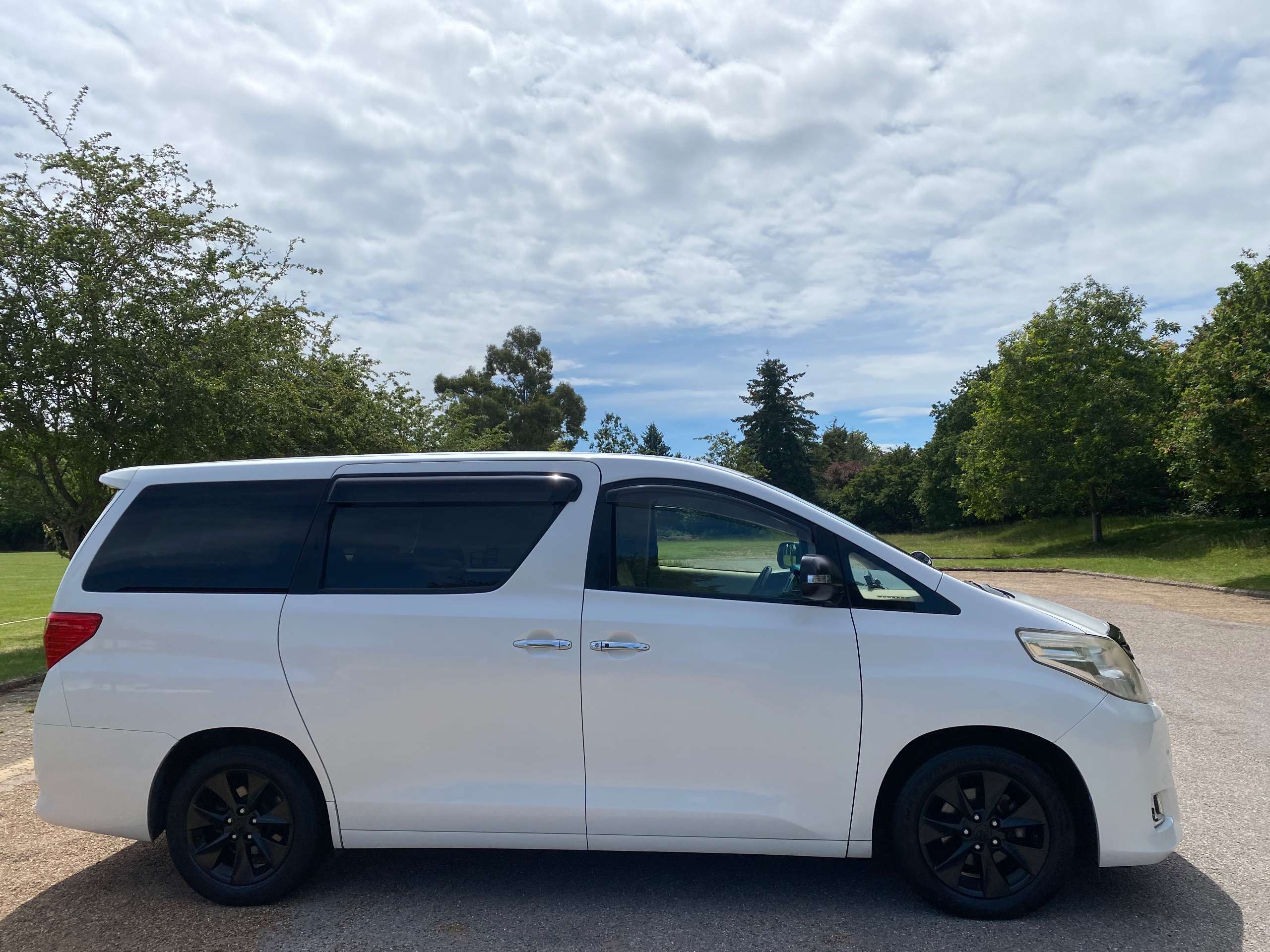 A 2012 TOYOTA ALPHARD 240 G 2.4 Petrol 8 Seats MPV 5dr A 2012 TOYOTA ALPHARD 240 G 2.4 Petrol 8 Seats MPV 5dr