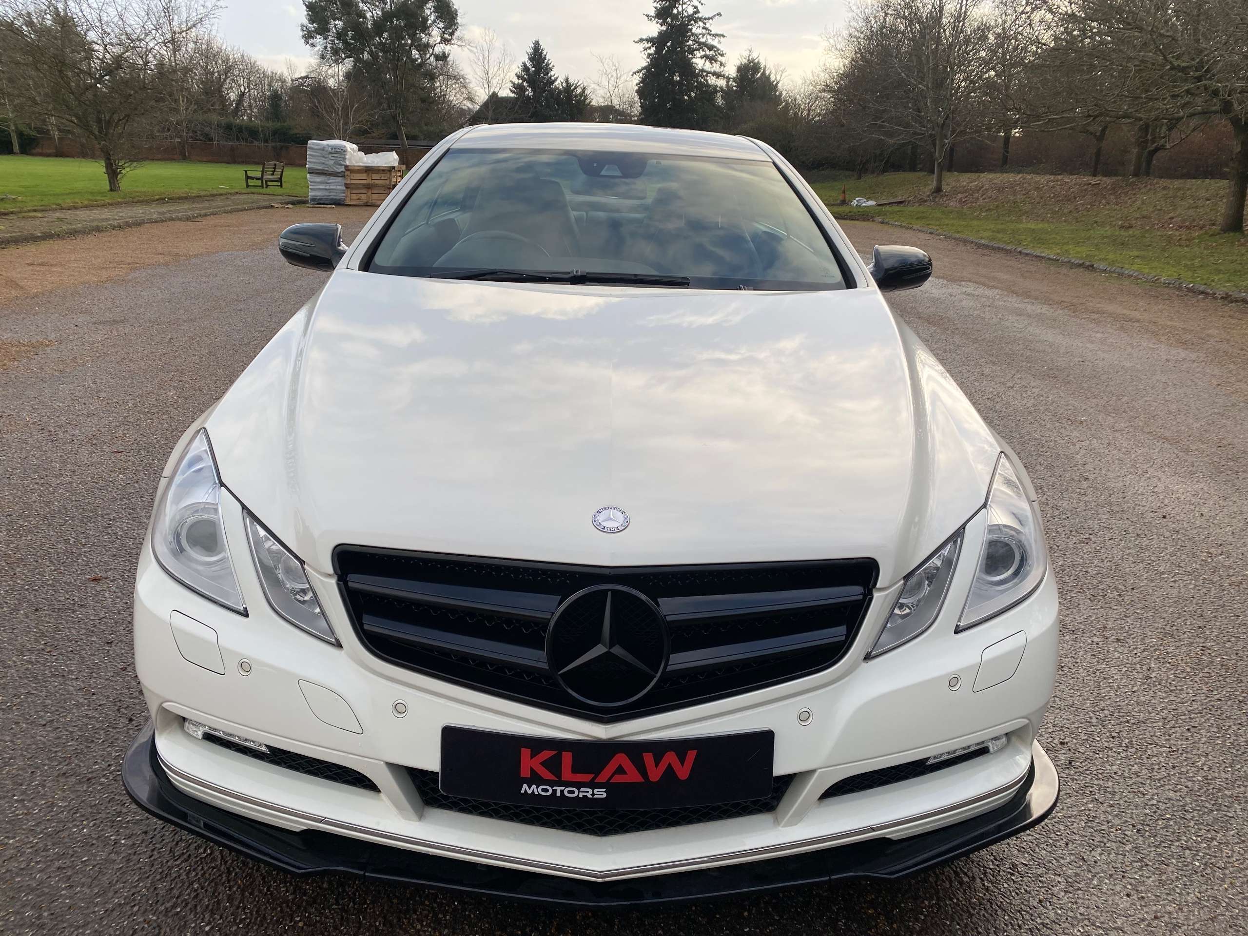 A 2009 MERCEDES-BENZ E CLASS 3.5 E350 CGI V6 BlueEfficiency Sport G-Tronic Euro 5 2dr A 2009 MERCEDES-BENZ E CLASS 3.5 E350 CGI V6 BlueEfficiency Sport G-Tronic Euro 5 2dr