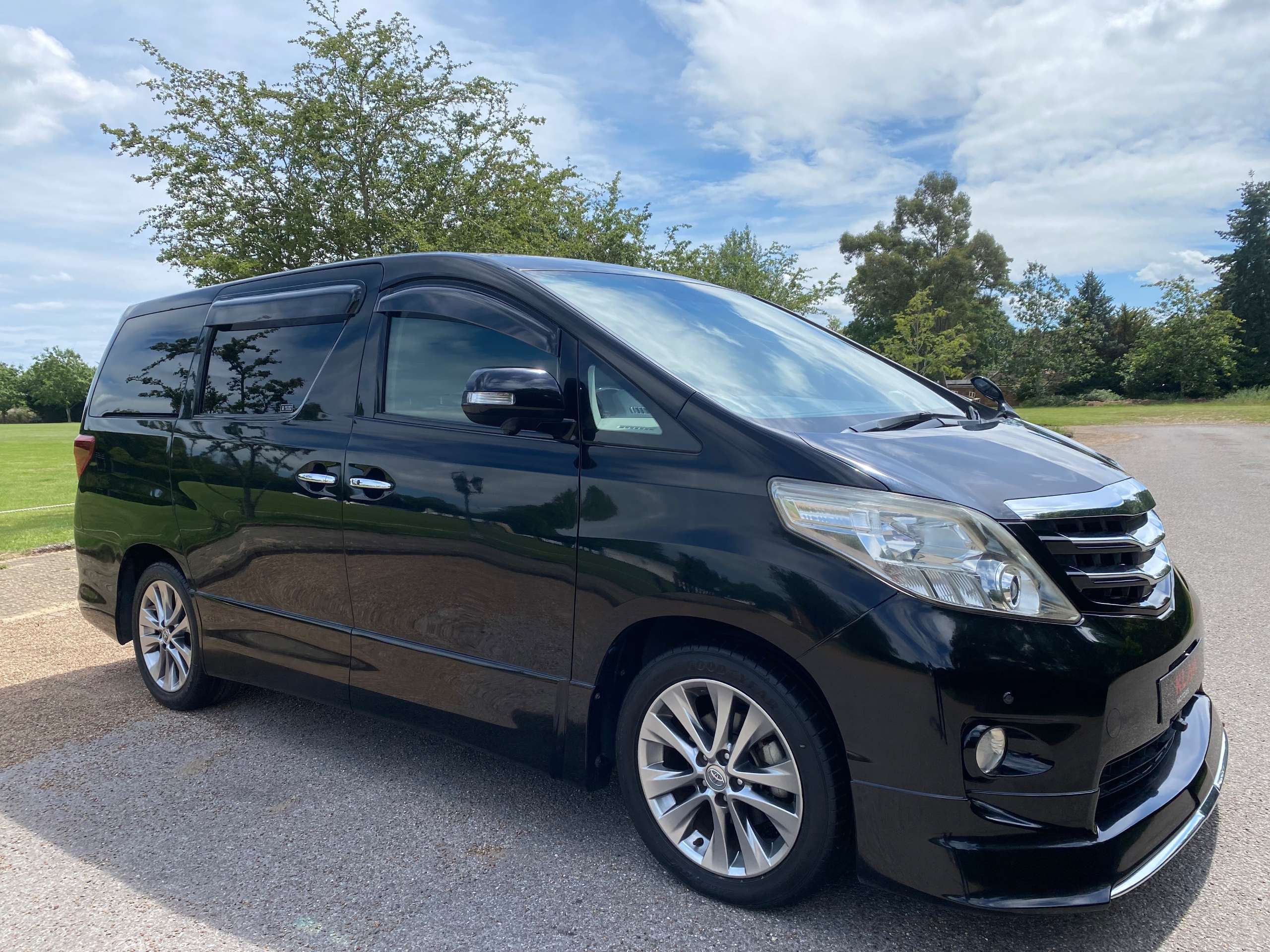 A 2010 TOYOTA ALPHARD 240S 2.4 Premium Selection II Petrol 7 Seats MPV A 2010 TOYOTA ALPHARD 240S 2.4 Premium Selection II Petrol 7 Seats MPV