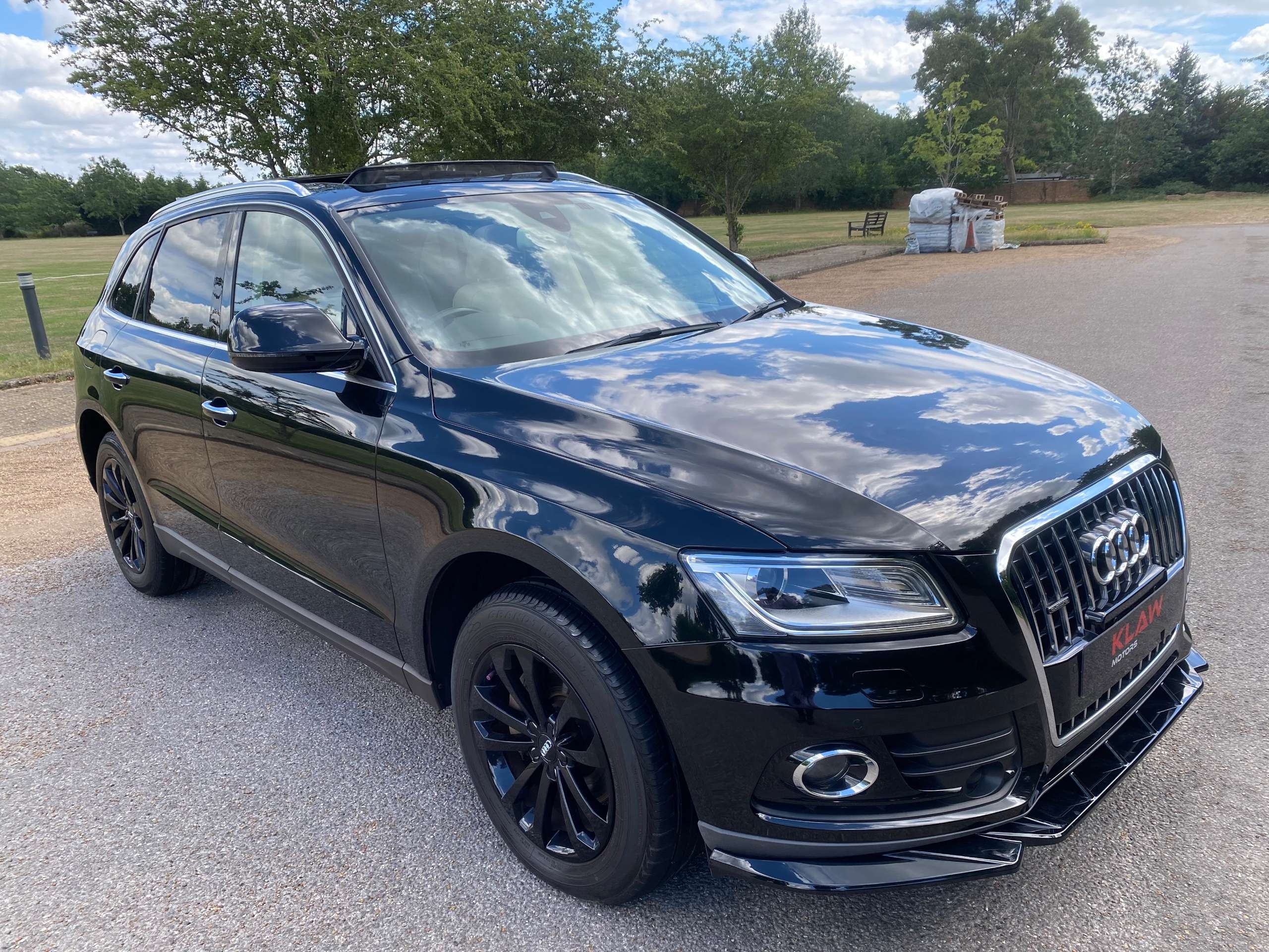 A 2015 AUDI Q5 8R 2.0 TFSI SE SUV 5dr Petrol Tiptronic quattro (s/s) 227 BHP A 2015 AUDI Q5 8R 2.0 TFSI SE SUV 5dr Petrol Tiptronic quattro (s/s) 227 BHP