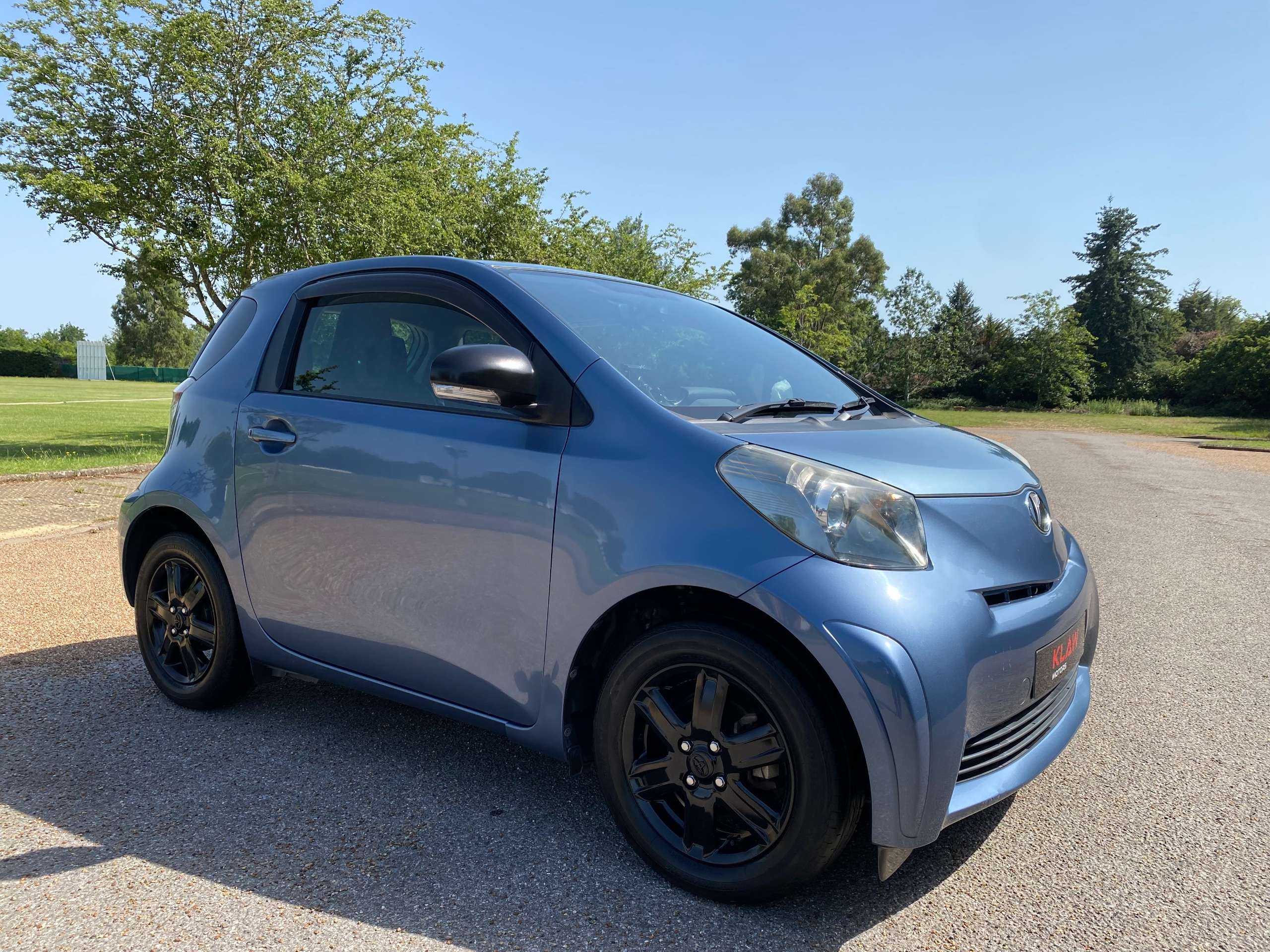 A 2010 TOYOTA IQ 100G Leather Package 1.0 VVT-i Automatic 3dr Petrol A 2010 TOYOTA IQ 100G Leather Package 1.0 VVT-i Automatic 3dr Petrol