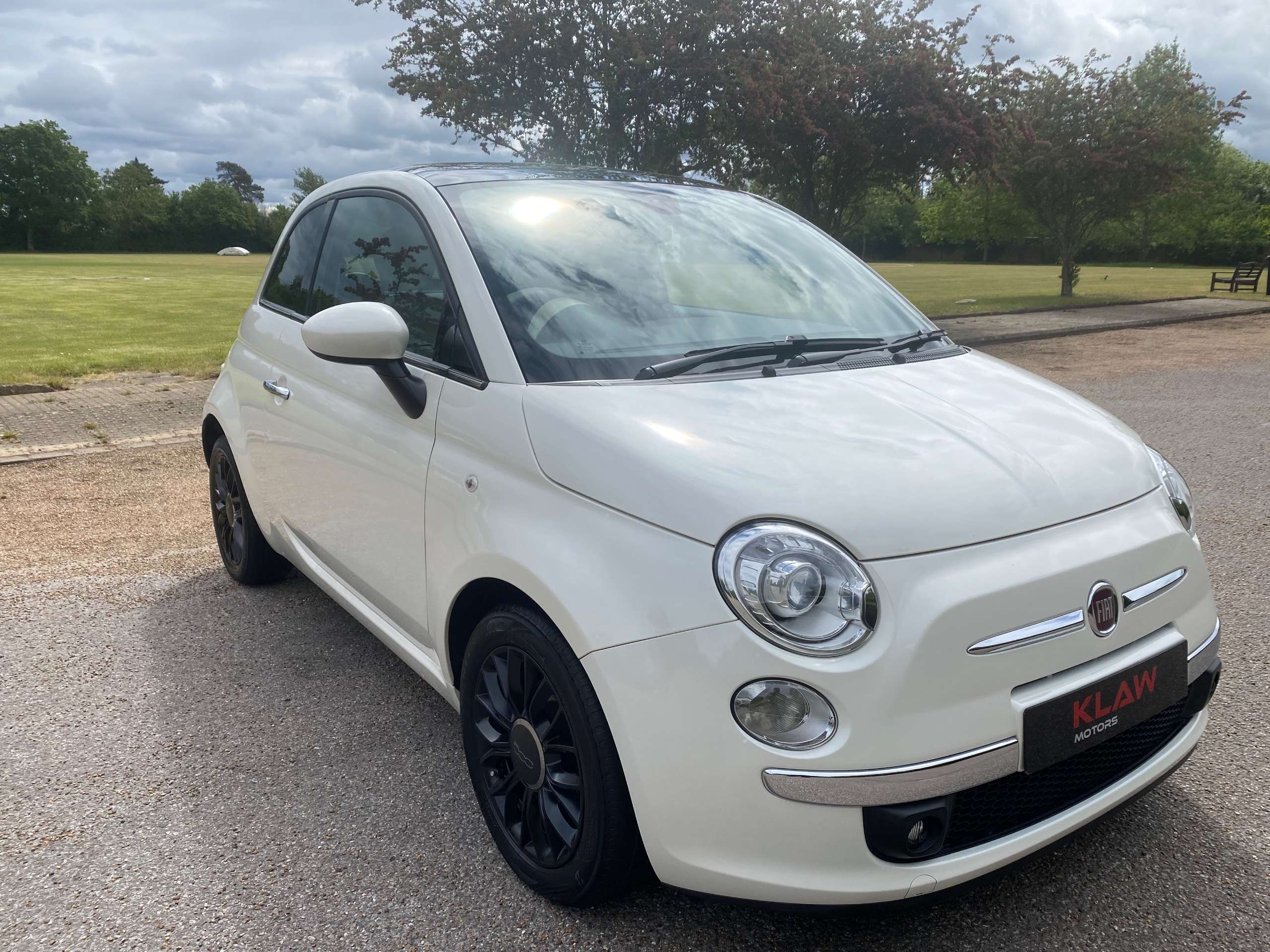 A 2015 FIAT 500 0.9 TwinAir Lounge PanRoof Auto Petrol Euro 6(s/s) 3dr A 2015 FIAT 500 0.9 TwinAir Lounge PanRoof Auto Petrol Euro 6(s/s) 3dr