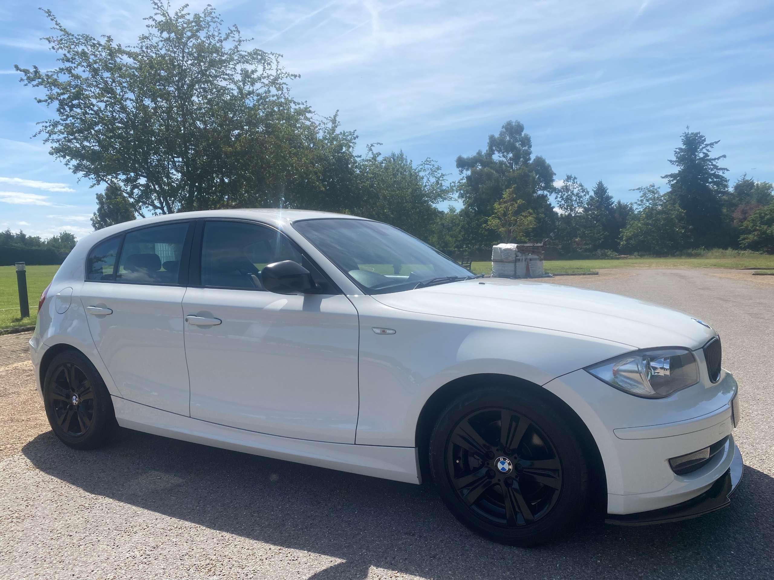 A 2010 BMW 1 SERIES 120i E87 Facelift SE Automatic 2.0 Petrol 5dr(s/s) Euro 5 A 2010 BMW 1 SERIES 120i E87 Facelift SE Automatic 2.0 Petrol 5dr(s/s) Euro 5