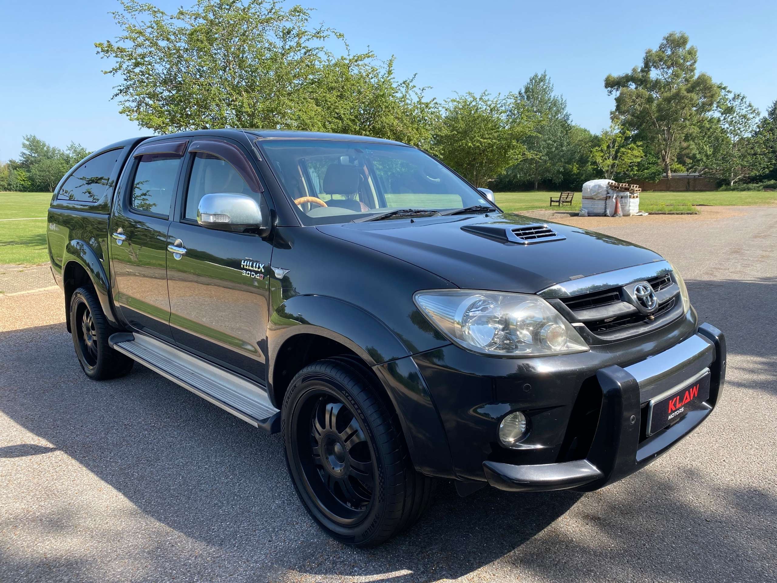 A 2007 TOYOTA HILUX G Vigo Pickup D-4D 4WD Invincible 3.0 Diesel Automatic Double Cab 4dr A 2007 TOYOTA HILUX G Vigo Pickup D-4D 4WD Invincible 3.0 Diesel Automatic Double Cab 4dr