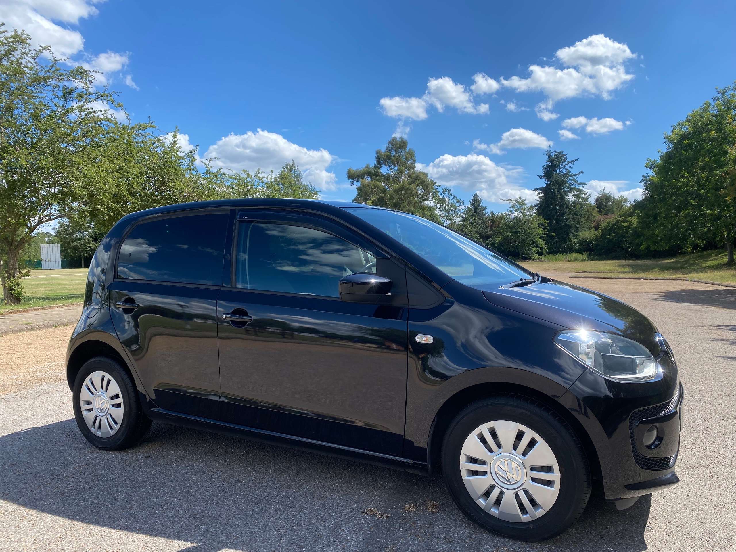 A 2015 VOLKSWAGEN UP! 1.0 Move UP Bluemotion ASG Auto Petrol 5dr Hatchback Euro 6 A 2015 VOLKSWAGEN UP! 1.0 Move UP Bluemotion ASG Auto Petrol 5dr Hatchback Euro 6