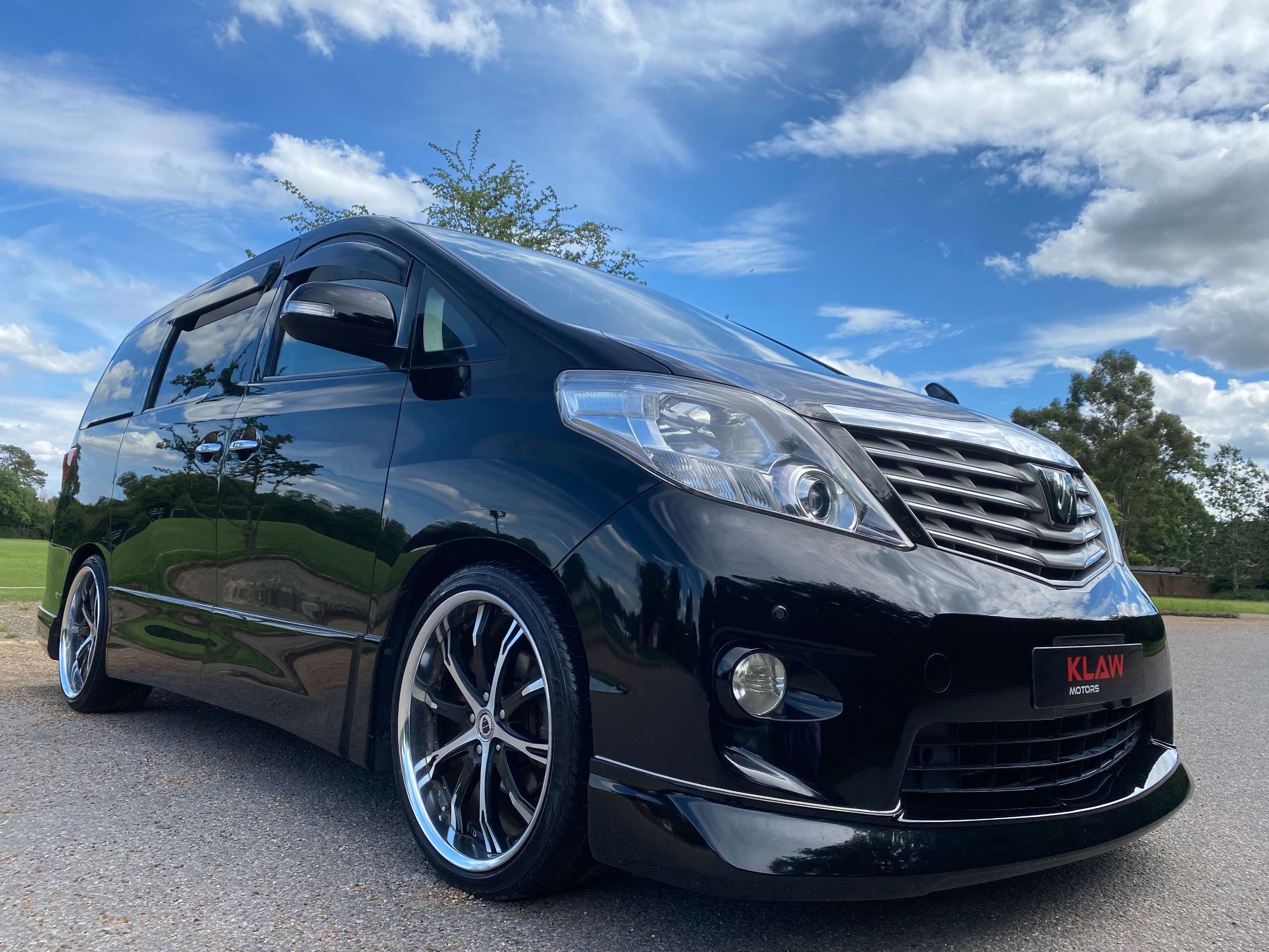 A 2009 TOYOTA ALPHARD 240S 2.4 Petrol 7 Seats MPV Black A 2009 TOYOTA ALPHARD 240S 2.4 Petrol 7 Seats MPV Black