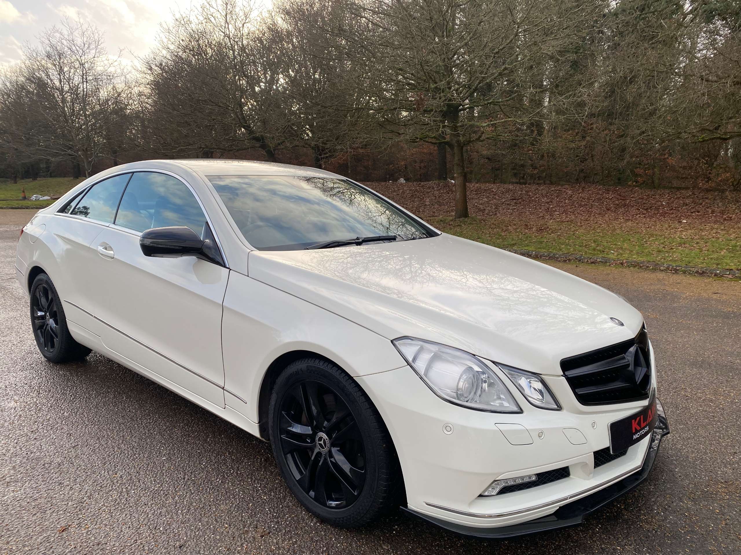 A 2009 MERCEDES-BENZ E CLASS 3.5 E350 CGI V6 BlueEfficiency Sport G-Tronic Euro 5 2dr A 2009 MERCEDES-BENZ E CLASS 3.5 E350 CGI V6 BlueEfficiency Sport G-Tronic Euro 5 2dr
