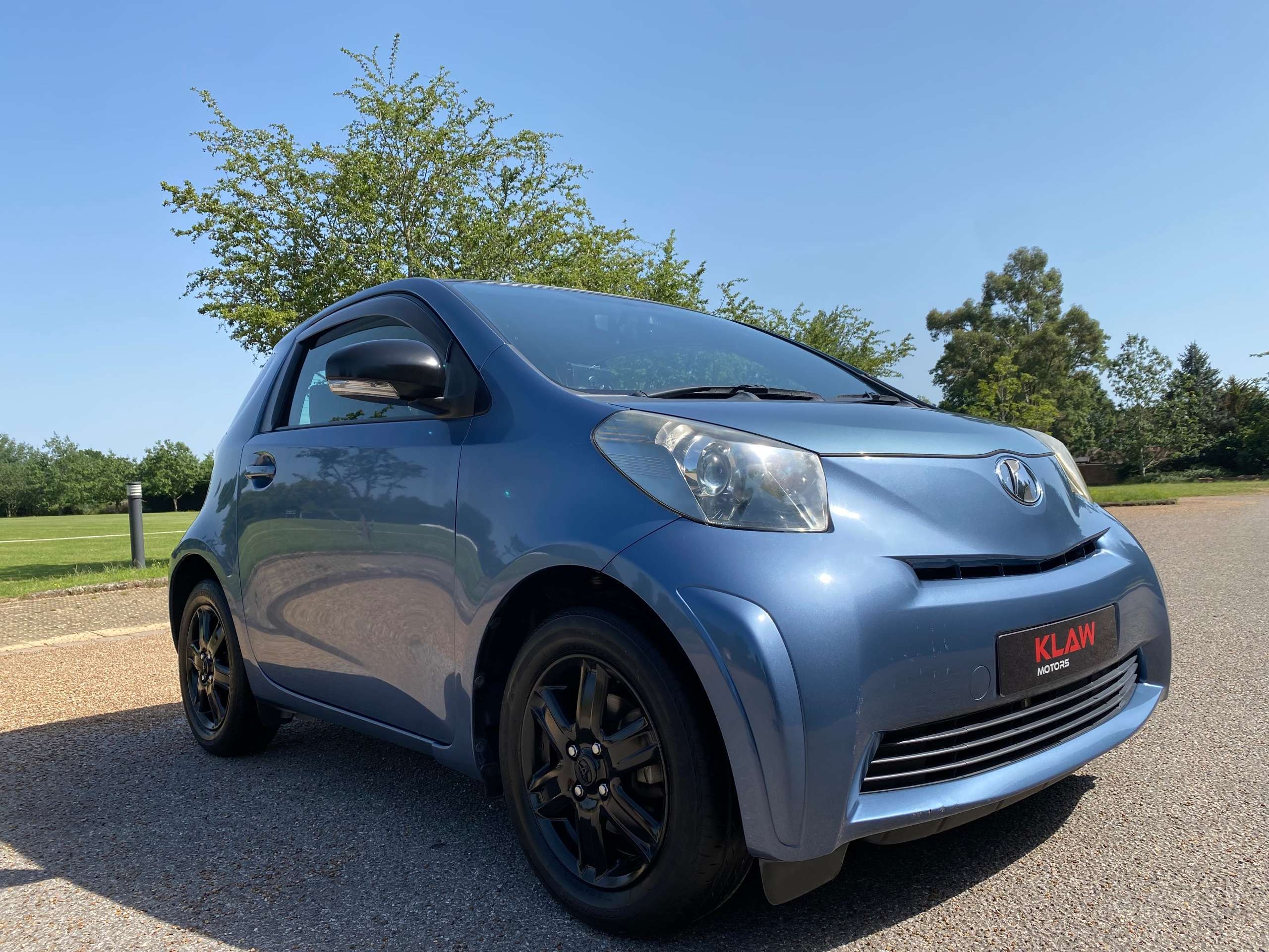 A 2010 TOYOTA IQ 100G Leather Package 1.0 VVT-i Automatic 3dr Petrol A 2010 TOYOTA IQ 100G Leather Package 1.0 VVT-i Automatic 3dr Petrol