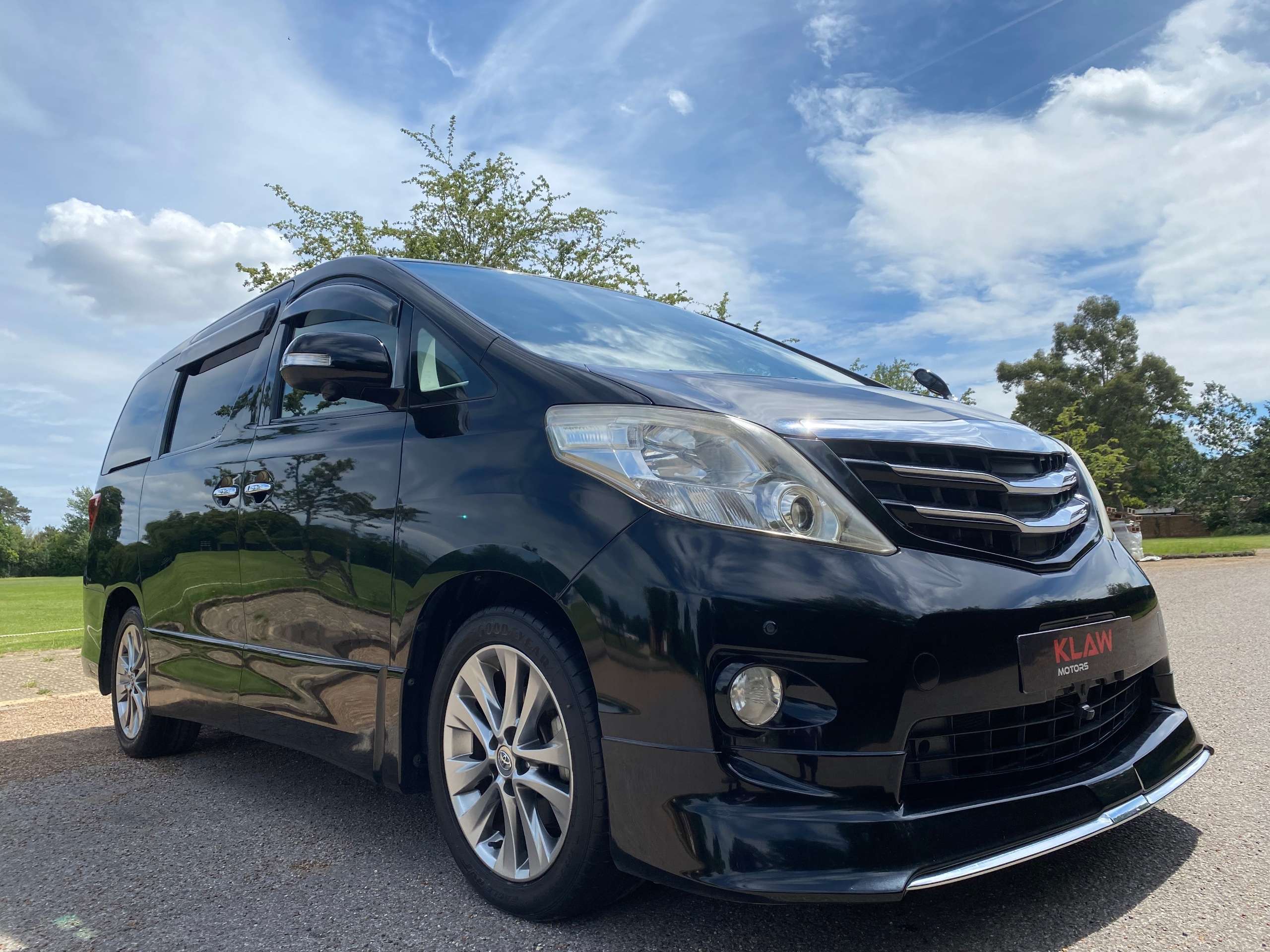 A 2010 TOYOTA ALPHARD 240S 2.4 Premium Selection II Petrol 7 Seats MPV A 2010 TOYOTA ALPHARD 240S 2.4 Premium Selection II Petrol 7 Seats MPV