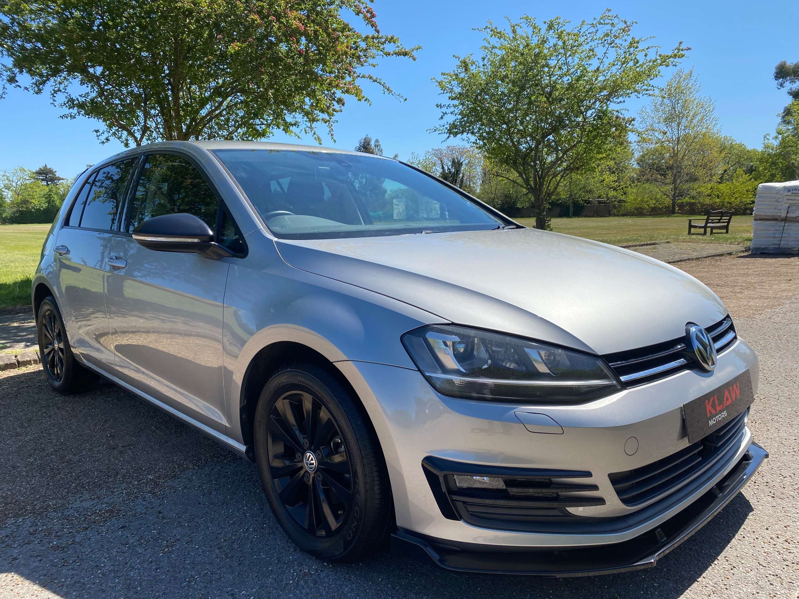 A 2013 VOLKSWAGEN GOLF 1.2 TSI BlueMotion Tech S Hatchback 5dr Petrol DSG Euro 5 (s/s) (105 ps) A 2013 VOLKSWAGEN GOLF 1.2 TSI BlueMotion Tech S Hatchback 5dr Petrol DSG Euro 5 (s/s) (105 ps)