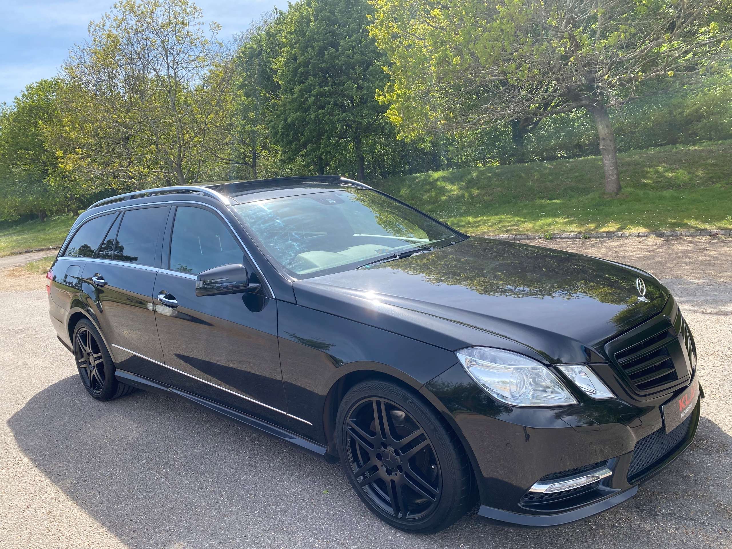 A 2013 MERCEDES-BENZ E CLASS E350 AMG 3.5 V6 CGI BlueEfficiency Petrol 7G-Tronic Automatic Estate 5dr Euro 5 A 2013 MERCEDES-BENZ E CLASS E350 AMG 3.5 V6 CGI BlueEfficiency Petrol 7G-Tronic Automatic Estate 5dr Euro 5