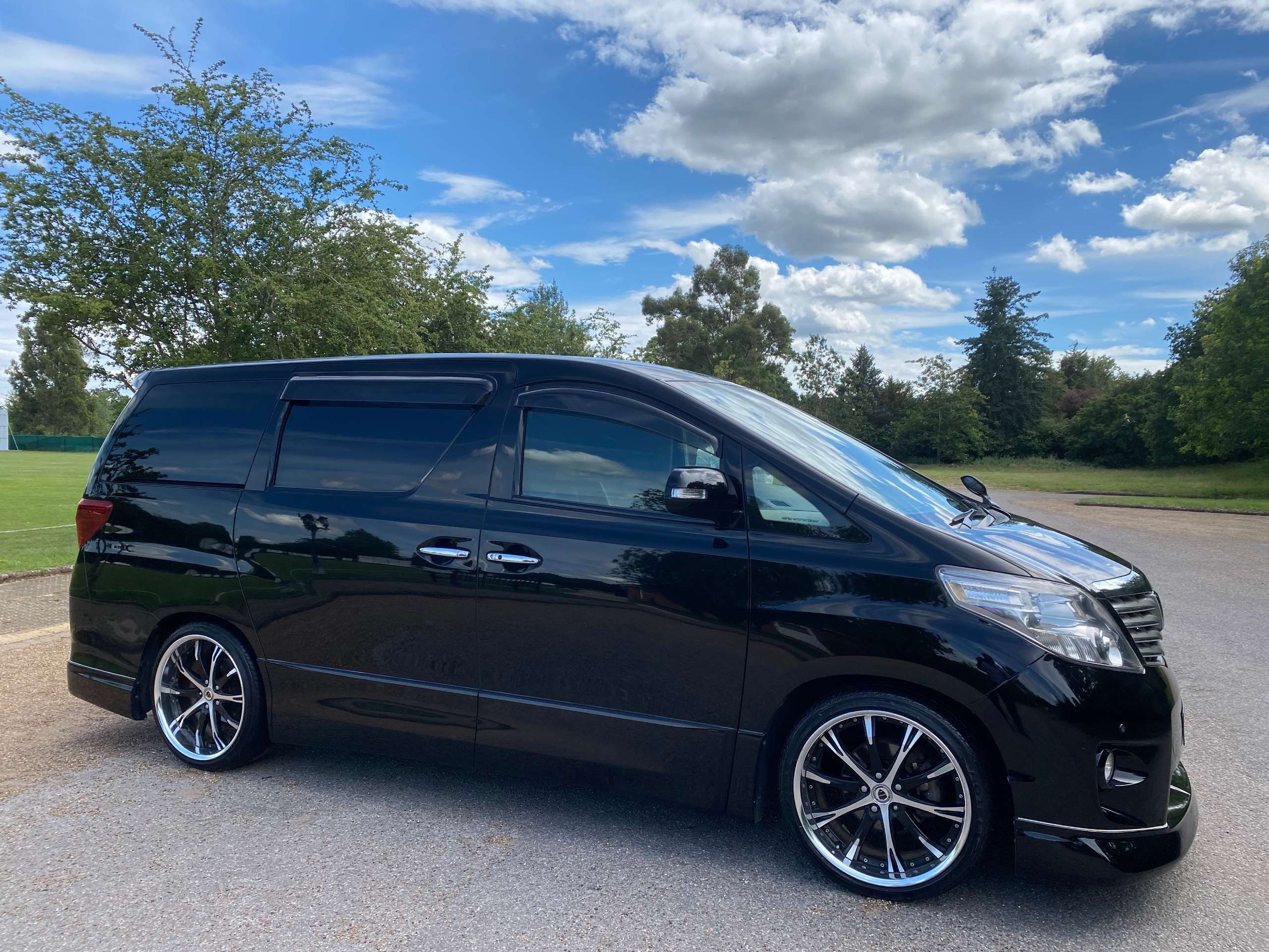 A 2009 TOYOTA ALPHARD 240S 2.4 Petrol 7 Seats MPV Black A 2009 TOYOTA ALPHARD 240S 2.4 Petrol 7 Seats MPV Black