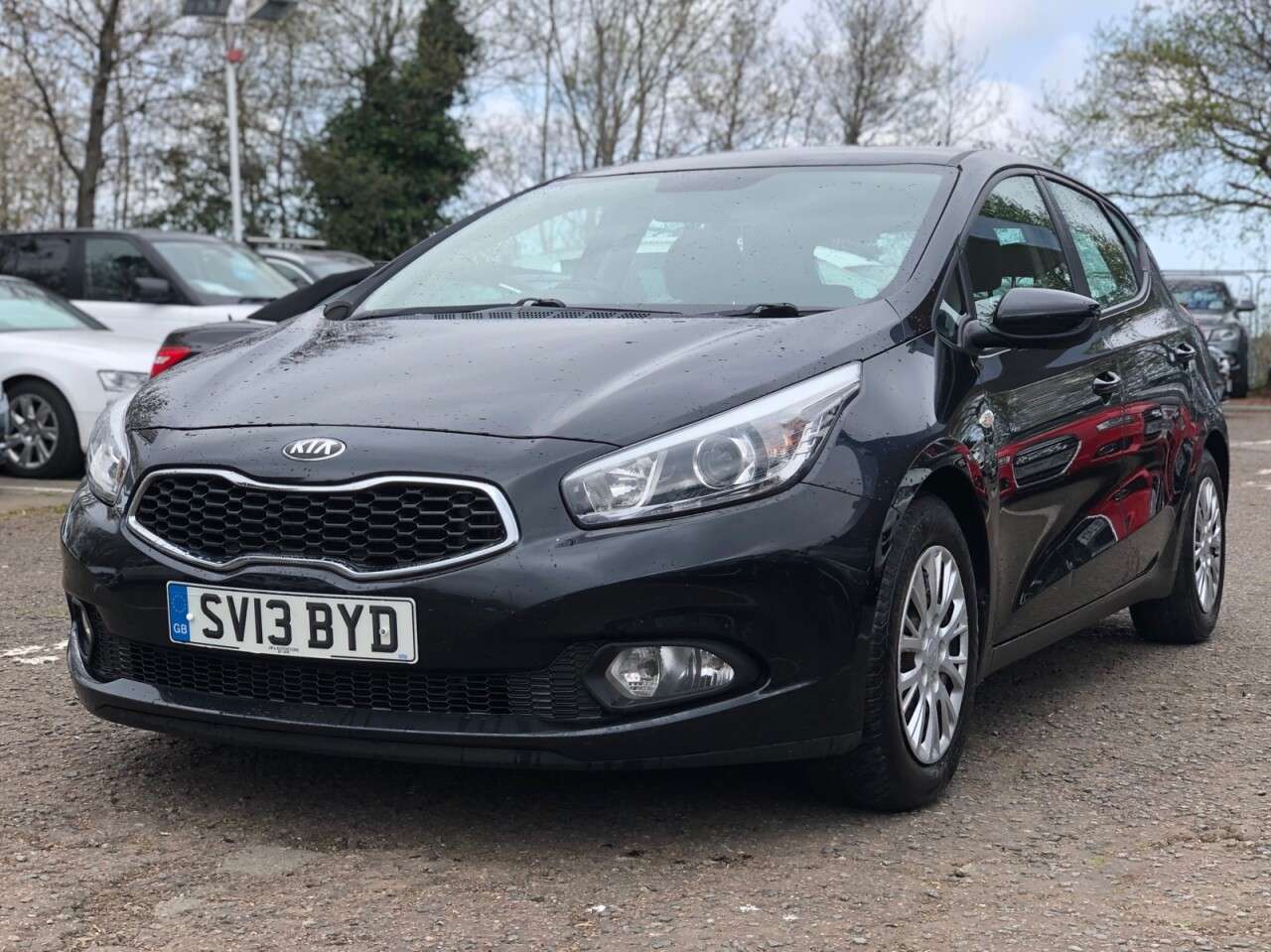 A 2013 KIA CEED 1.6 CRDI 1 ECODYNAMICS 5d 126 BHP 15 INCH ALLOY WHEELS + BLUETOOTH + A 2013 KIA CEED 1.6 CRDI 1 ECODYNAMICS 5d 126 BHP 15 INCH ALLOY WHEELS + BLUETOOTH +