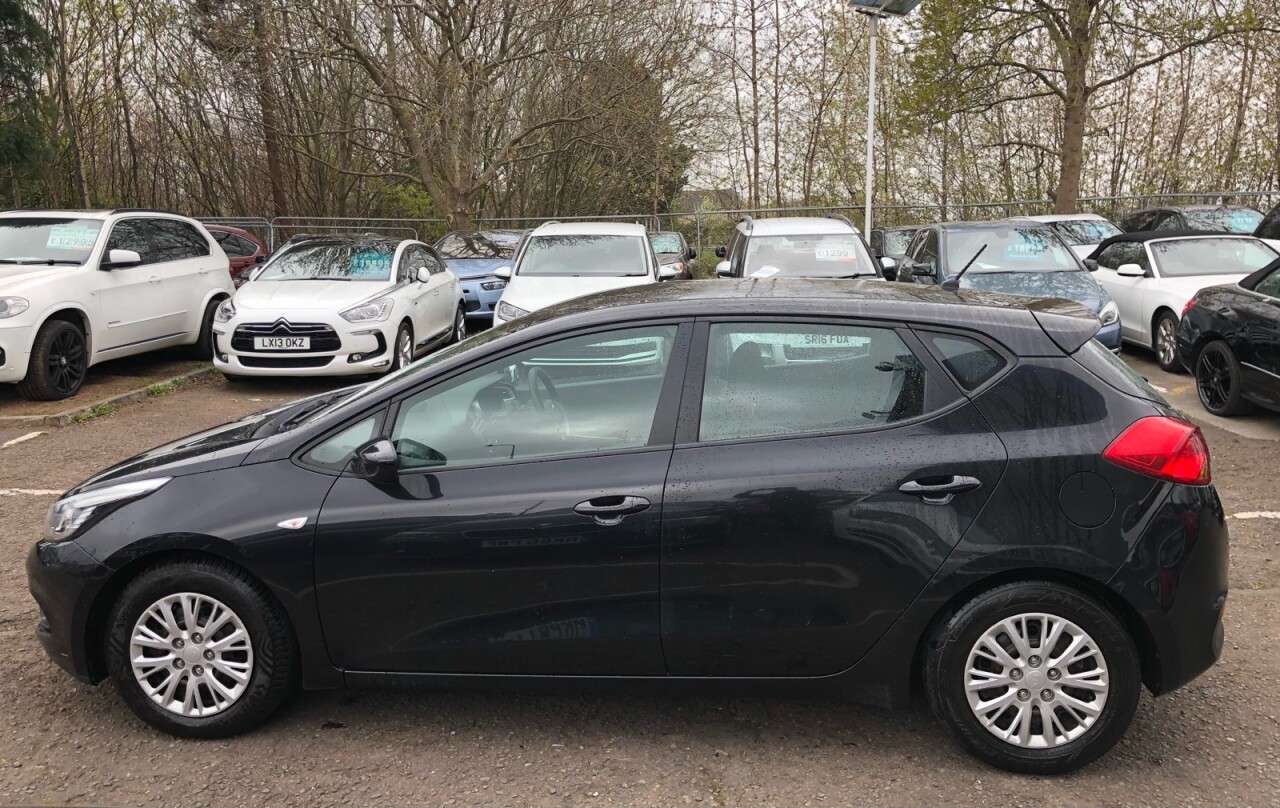 A 2013 KIA CEED 1.6 CRDI 1 ECODYNAMICS 5d 126 BHP 15 INCH ALLOY WHEELS + BLUETOOTH + A 2013 KIA CEED 1.6 CRDI 1 ECODYNAMICS 5d 126 BHP 15 INCH ALLOY WHEELS + BLUETOOTH +