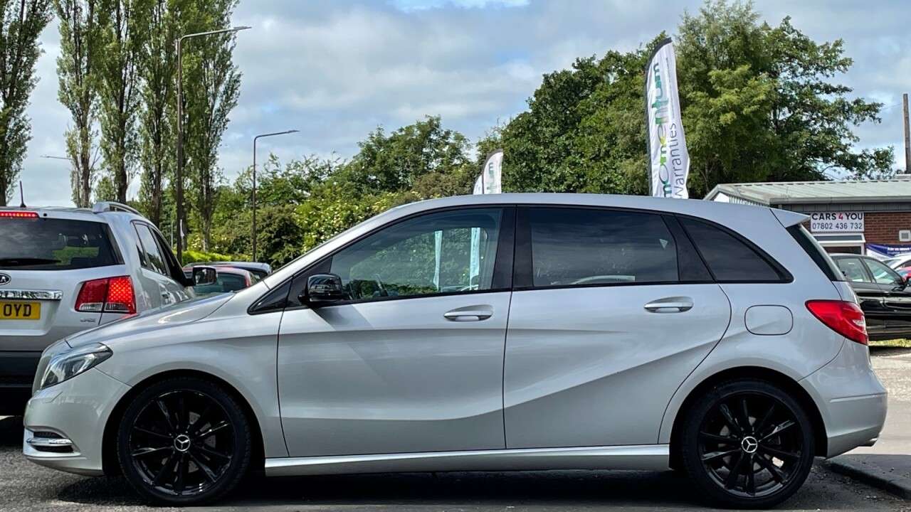 A 2012 MERCEDES-BENZ B-CLASS 1.6 B180 BLUEEFFICIENCY SPORT 5d 122 BHP 18" AMG ALLOYS + A 2012 MERCEDES-BENZ B-CLASS 1.6 B180 BLUEEFFICIENCY SPORT 5d 122 BHP 18" AMG ALLOYS +
