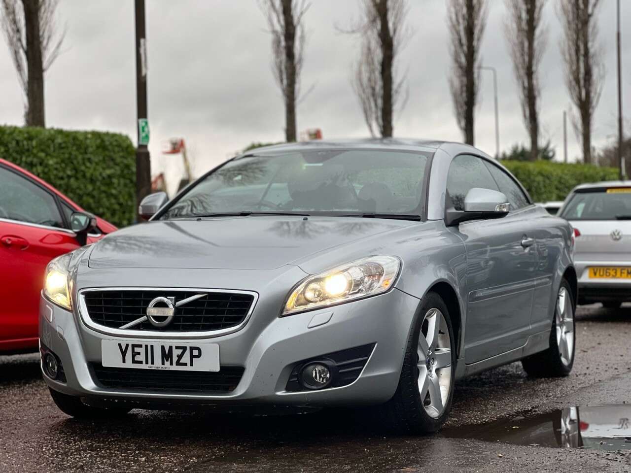 A 2011 VOLVO C70 D3 SE LUX A 2011 VOLVO C70 D3 SE LUX