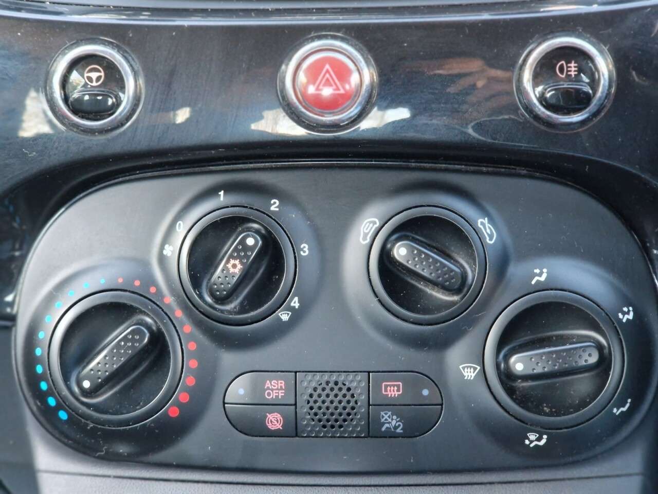 2017 FIAT 500 2017 FIAT 500