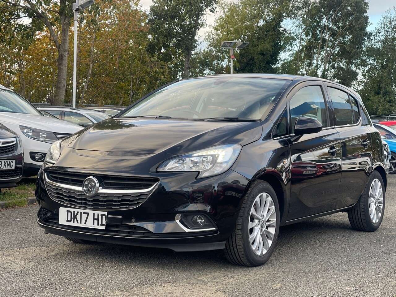 A 2017 VAUXHALL CORSA 1.4 SE ECOFLEX 5d 89 BHP APPLE CAR PLAY + A 2017 VAUXHALL CORSA 1.4 SE ECOFLEX 5d 89 BHP APPLE CAR PLAY +