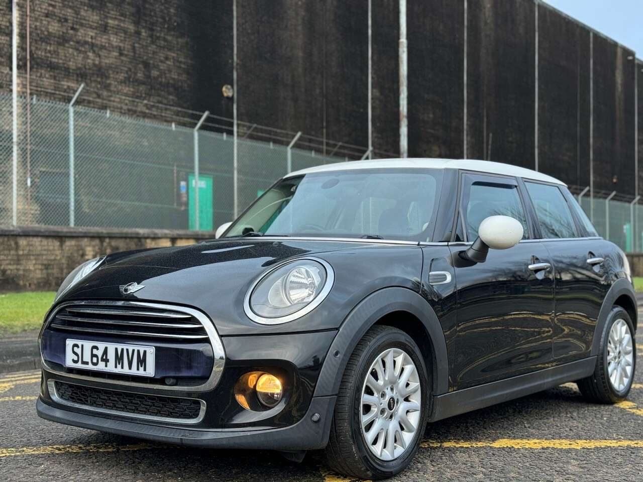 A 2014 MINI MINI COOPER A 2014 MINI MINI COOPER