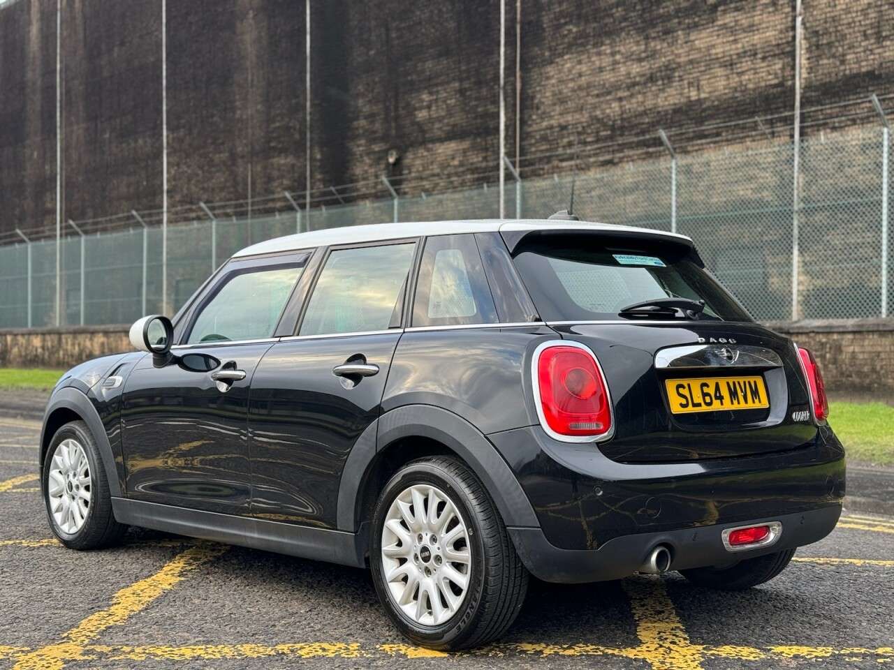 A 2014 MINI MINI COOPER A 2014 MINI MINI COOPER