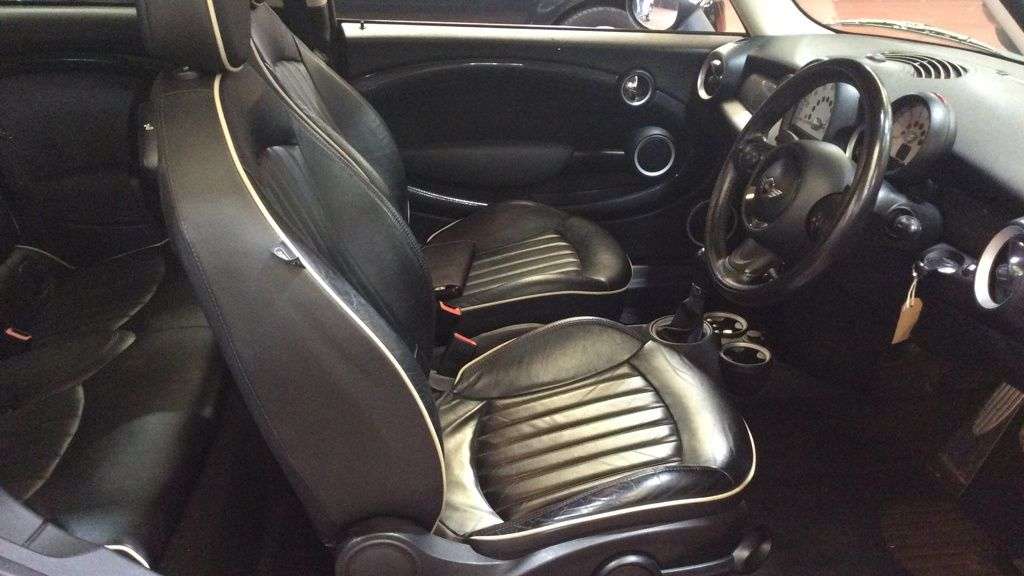 2011 MINI CLUBMAN 2011 MINI CLUBMAN