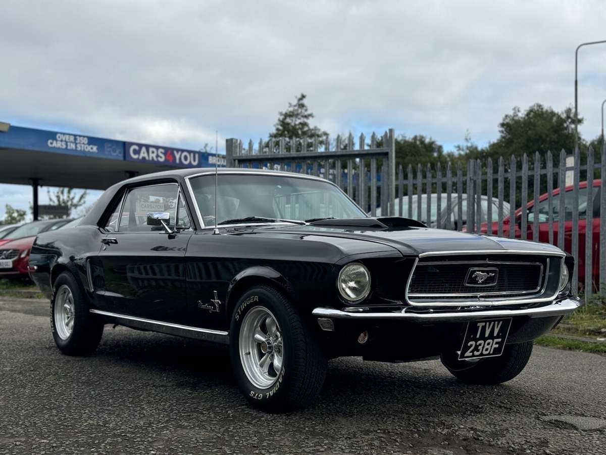 Check out this Ford Mustang 1968 Petrol Manual