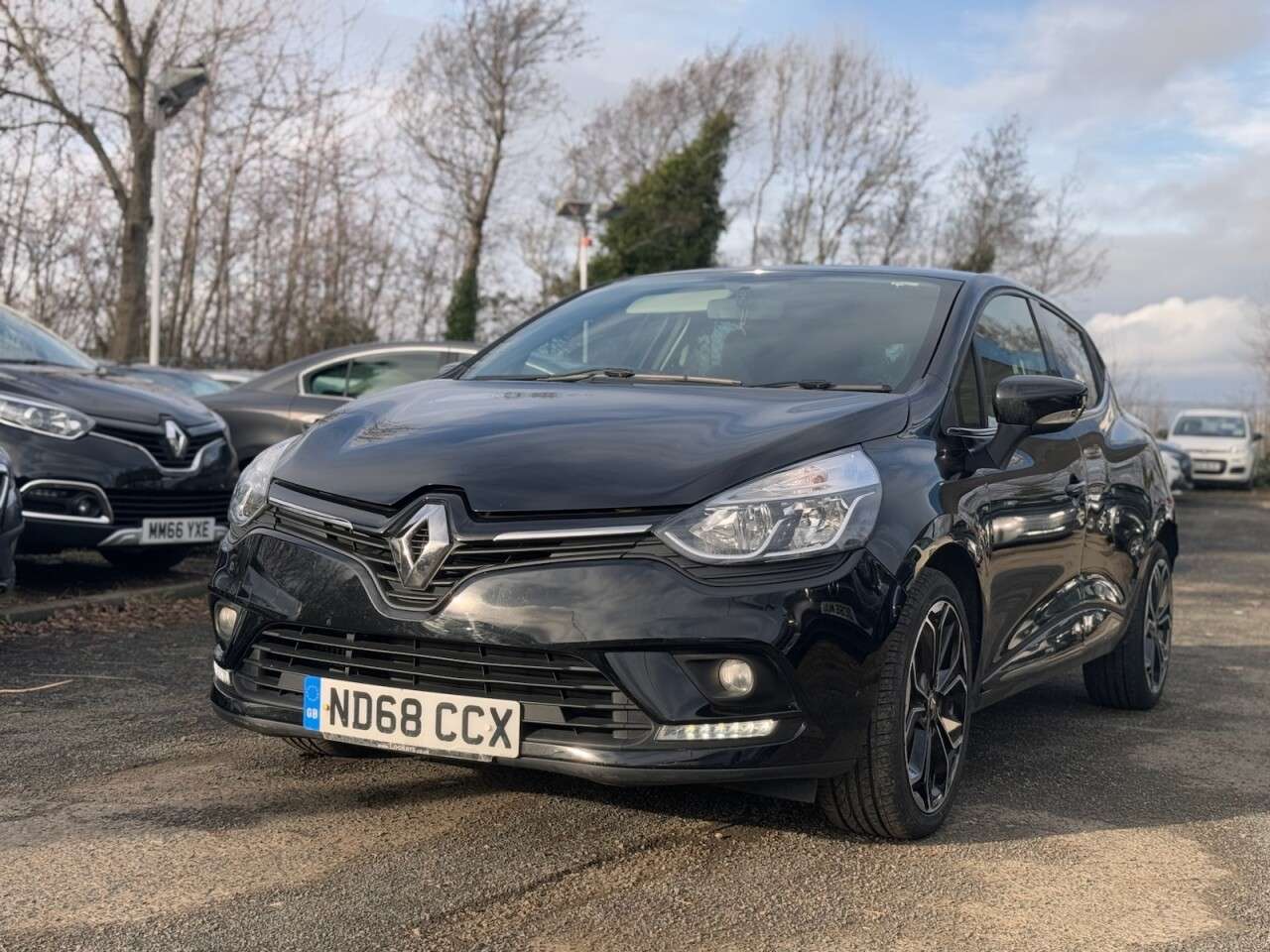 A 2018 RENAULT CLIO 1.5 dCi Iconic Hatchback 5dr Diesel EDC Euro 6 (s/s) (90 ps) A 2018 RENAULT CLIO 1.5 dCi Iconic Hatchback 5dr Diesel EDC Euro 6 (s/s) (90 ps)
