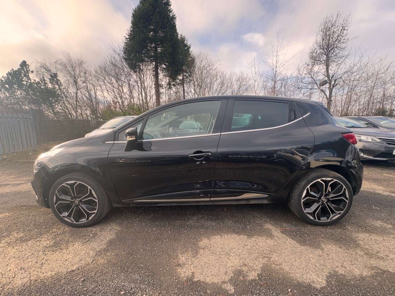 A 2018 RENAULT CLIO 1.5 dCi Iconic Hatchback 5dr Diesel EDC Euro 6 (s/s) (90 ps) A 2018 RENAULT CLIO 1.5 dCi Iconic Hatchback 5dr Diesel EDC Euro 6 (s/s) (90 ps)