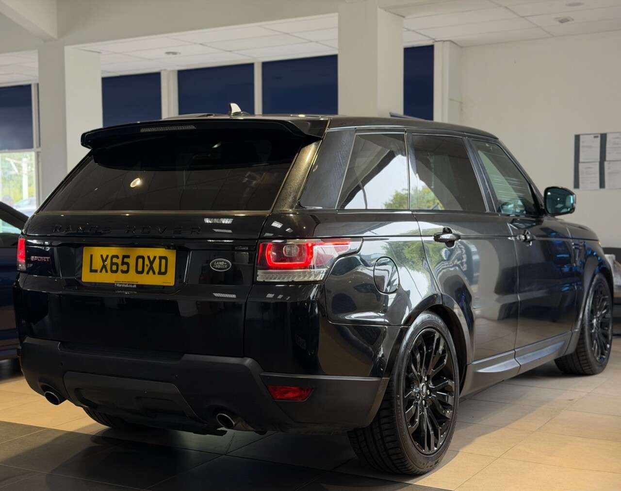 A 2015 LAND ROVER RANGE ROVER SPORT 3.0 SD V6 HSE Dynamic SUV 5dr Diesel Auto 4WD Euro 6 (s/s) (306 ps) PERFECT A 2015 LAND ROVER RANGE ROVER SPORT 3.0 SD V6 HSE Dynamic SUV 5dr Diesel Auto 4WD Euro 6 (s/s) (306 ps) PERFECT