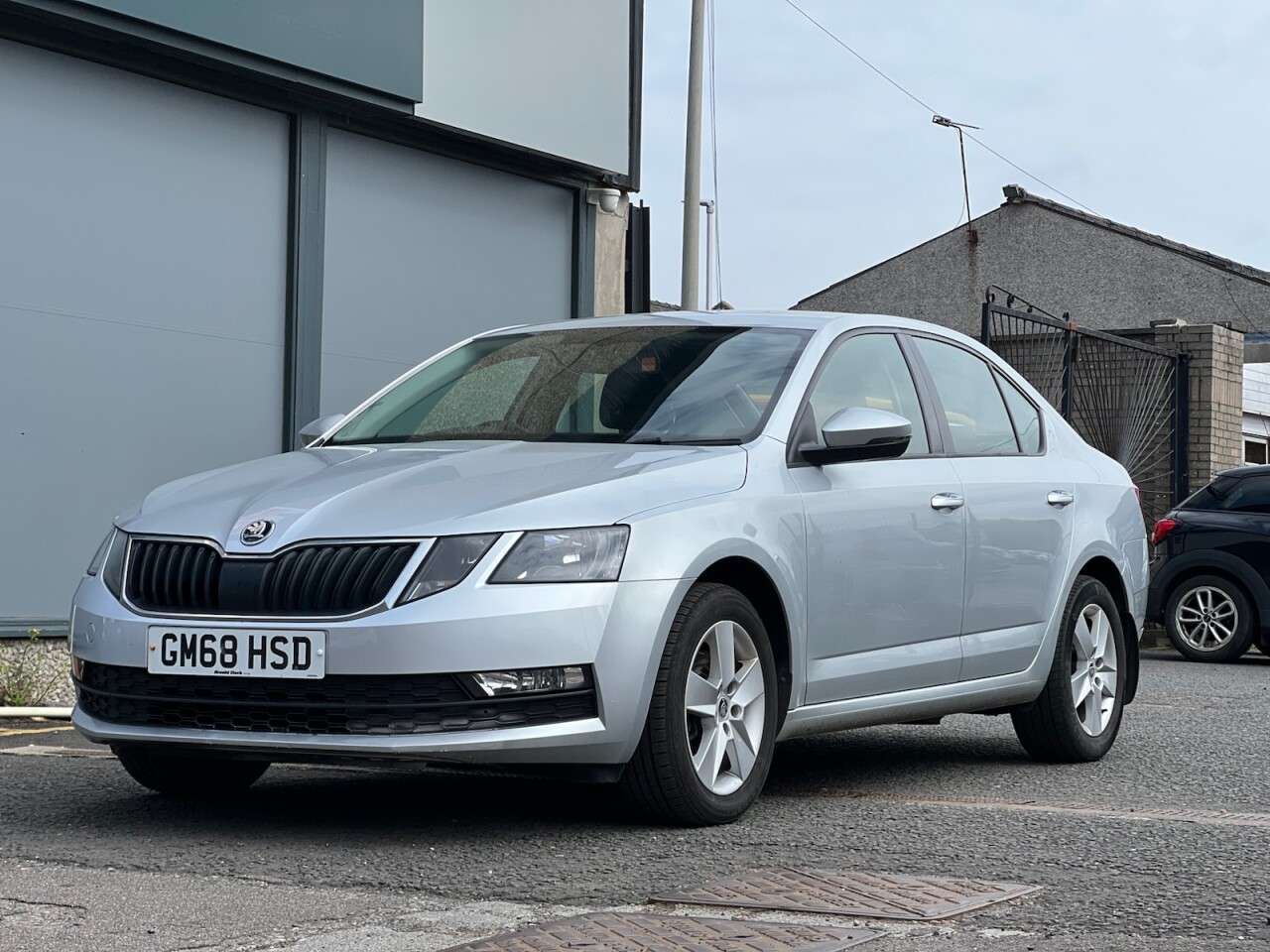 A 2019 SKODA OCTAVIA 1.0 TSI GPF SE Hatchback 5dr Petrol DSG Euro 6 (s/s) (115 ps) A 2019 SKODA OCTAVIA 1.0 TSI GPF SE Hatchback 5dr Petrol DSG Euro 6 (s/s) (115 ps)