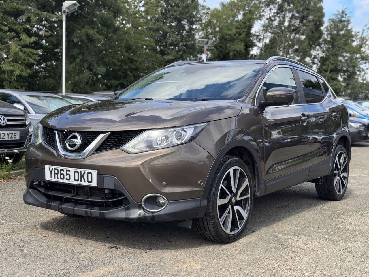 A 2015 NISSAN QASHQAI 1.2 DIG-T Tekna SUV 5dr Petrol XTRON 2WD Euro 6 (s/s) (115 ps) A 2015 NISSAN QASHQAI 1.2 DIG-T Tekna SUV 5dr Petrol XTRON 2WD Euro 6 (s/s) (115 ps)