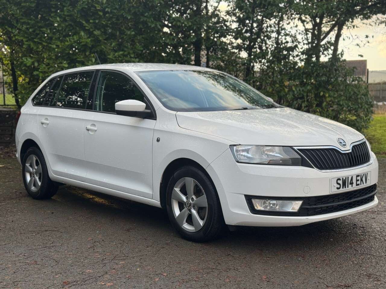 A 2014 SKODA RAPID SPACEBACK 1.6 TDI SE Hatchback 5dr Diesel Manual Euro 5 (90 ps) A 2014 SKODA RAPID SPACEBACK 1.6 TDI SE Hatchback 5dr Diesel Manual Euro 5 (90 ps)