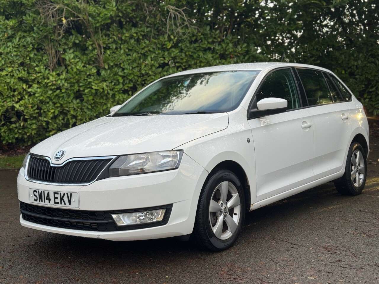 A 2014 SKODA RAPID SPACEBACK 1.6 TDI SE Hatchback 5dr Diesel Manual Euro 5 (90 ps) A 2014 SKODA RAPID SPACEBACK 1.6 TDI SE Hatchback 5dr Diesel Manual Euro 5 (90 ps)