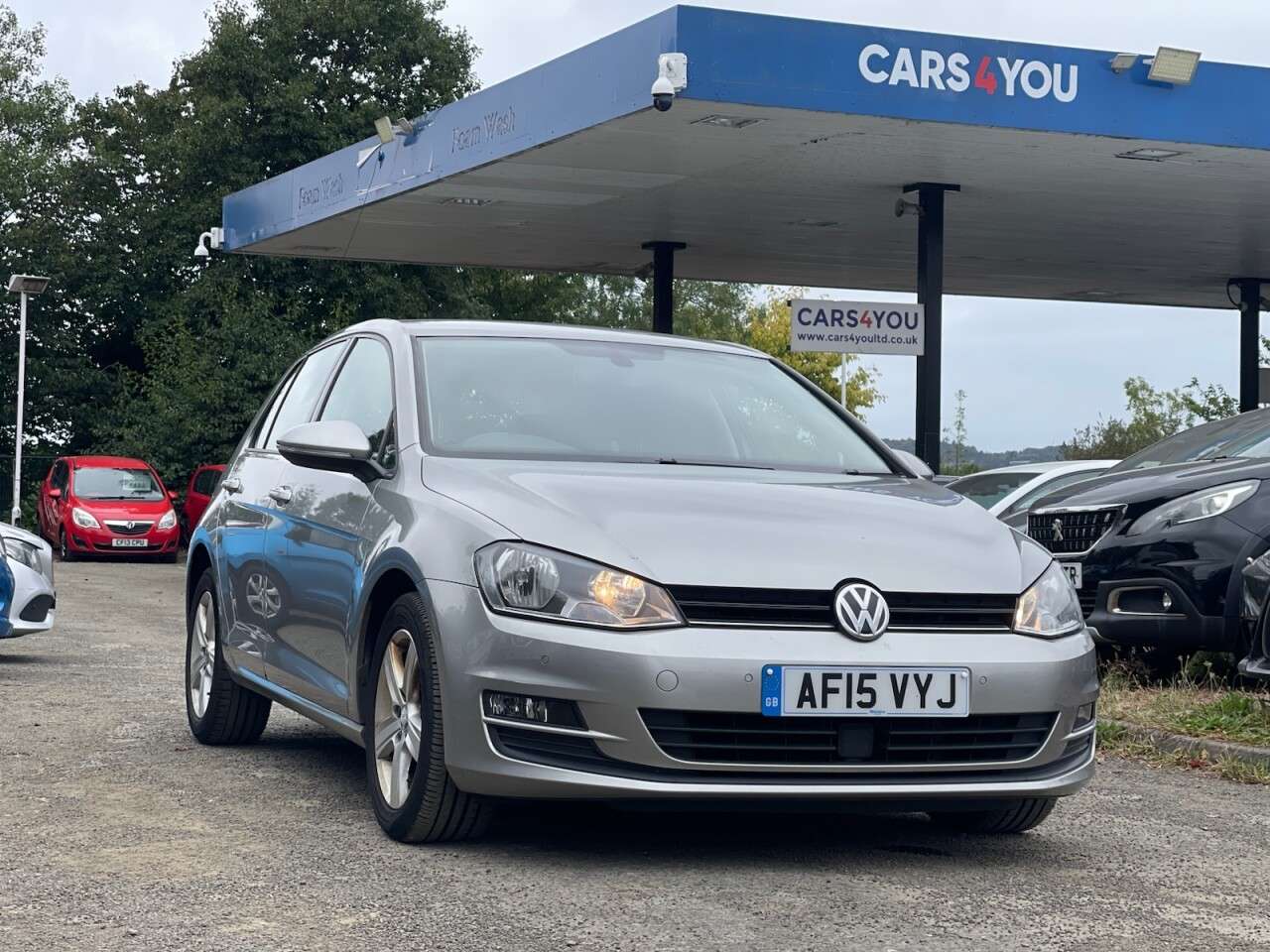 A 2015 VOLKSWAGEN GOLF 1.6 TDI BlueMotion Tech Match Hatchback 5dr Diesel DSG Euro 5 (s/s) (105 ps A 2015 VOLKSWAGEN GOLF 1.6 TDI BlueMotion Tech Match Hatchback 5dr Diesel DSG Euro 5 (s/s) (105 ps
