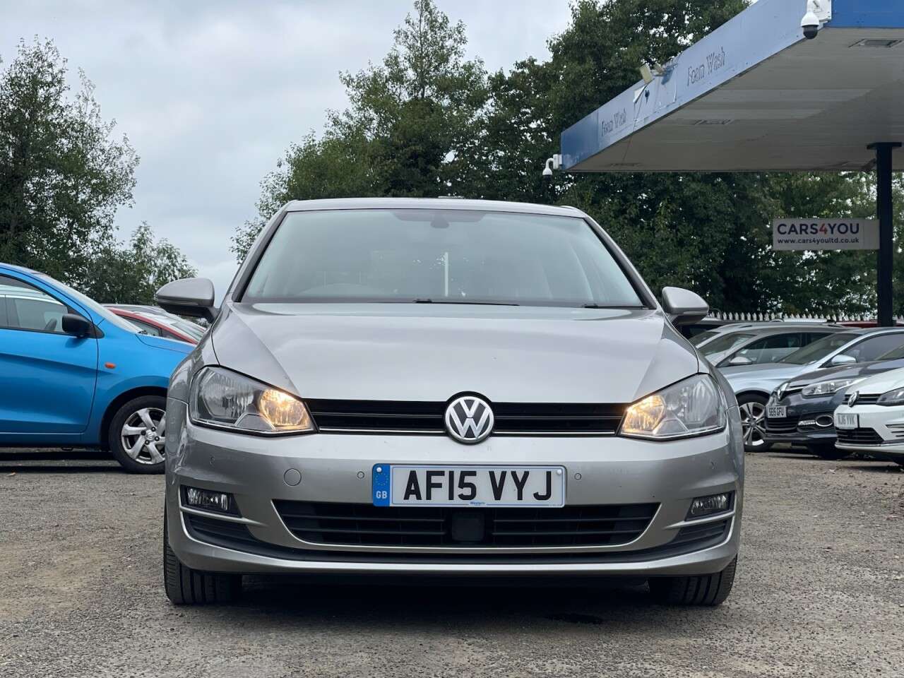 A 2015 VOLKSWAGEN GOLF 1.6 TDI BlueMotion Tech Match Hatchback 5dr Diesel DSG Euro 5 (s/s) (105 ps A 2015 VOLKSWAGEN GOLF 1.6 TDI BlueMotion Tech Match Hatchback 5dr Diesel DSG Euro 5 (s/s) (105 ps