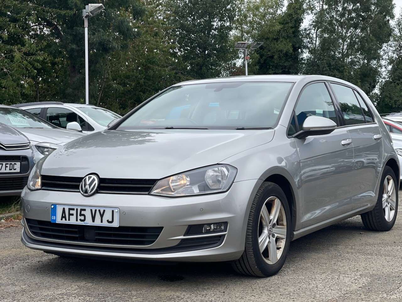 A 2015 VOLKSWAGEN GOLF 1.6 TDI BlueMotion Tech Match Hatchback 5dr Diesel DSG Euro 5 (s/s) (105 ps A 2015 VOLKSWAGEN GOLF 1.6 TDI BlueMotion Tech Match Hatchback 5dr Diesel DSG Euro 5 (s/s) (105 ps